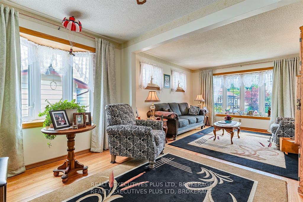 Photo 7 of 6322 Monroe Street, Niagara Falls, Dorchester — HOMEH