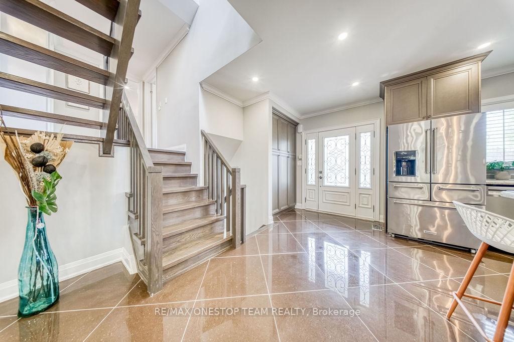 Photo 3 of 95 Sciberras Road, Markham, Unionville — HOMEH