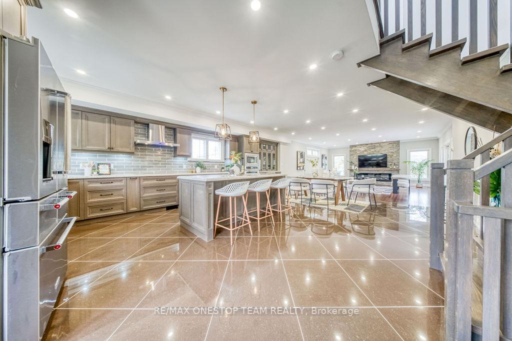 Photo 4 of 95 Sciberras Road, Markham, Unionville — HOMEH