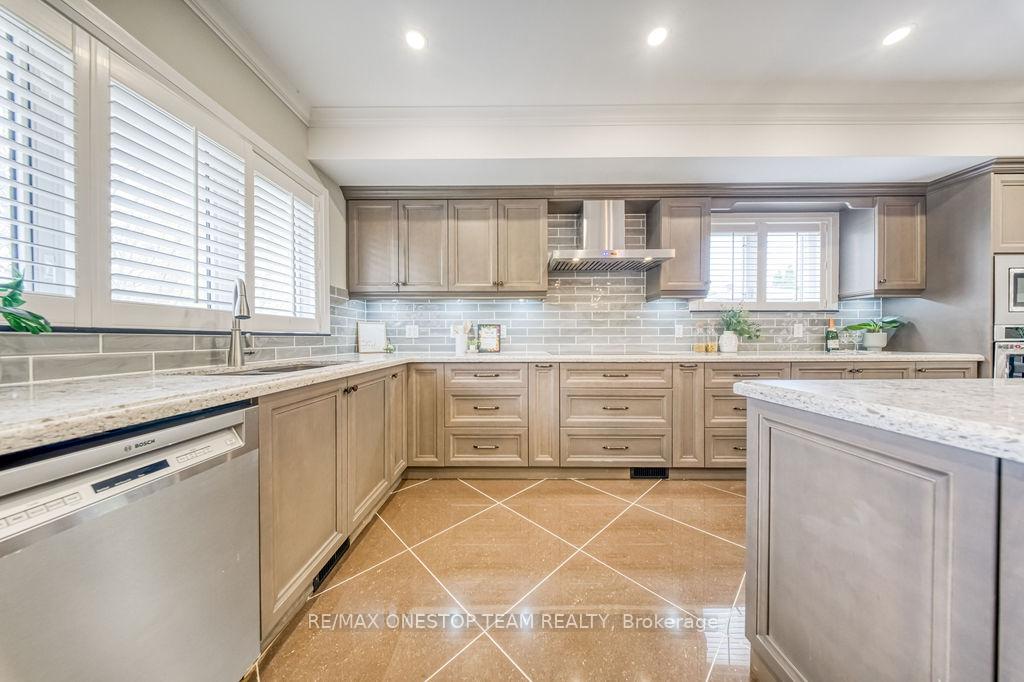 Photo 5 of 95 Sciberras Road, Markham, Unionville — HOMEH