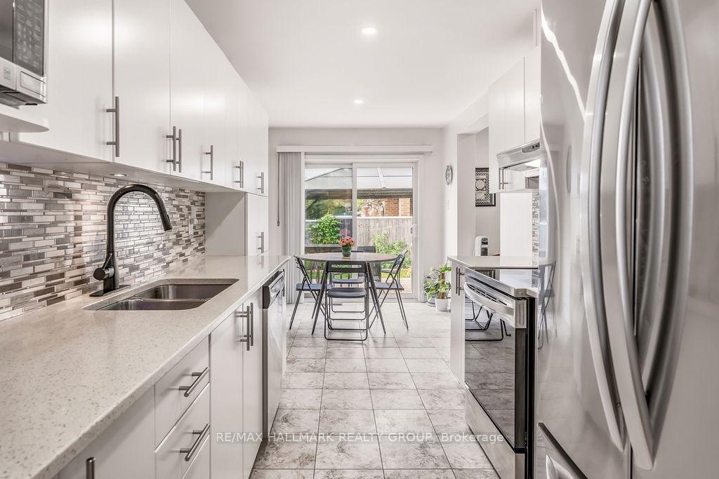 Photo 11 of 450 Brettonwood Ridge, Ottawa, Kanata - Kanata Lakes/Heritage Hills — HOMEH
