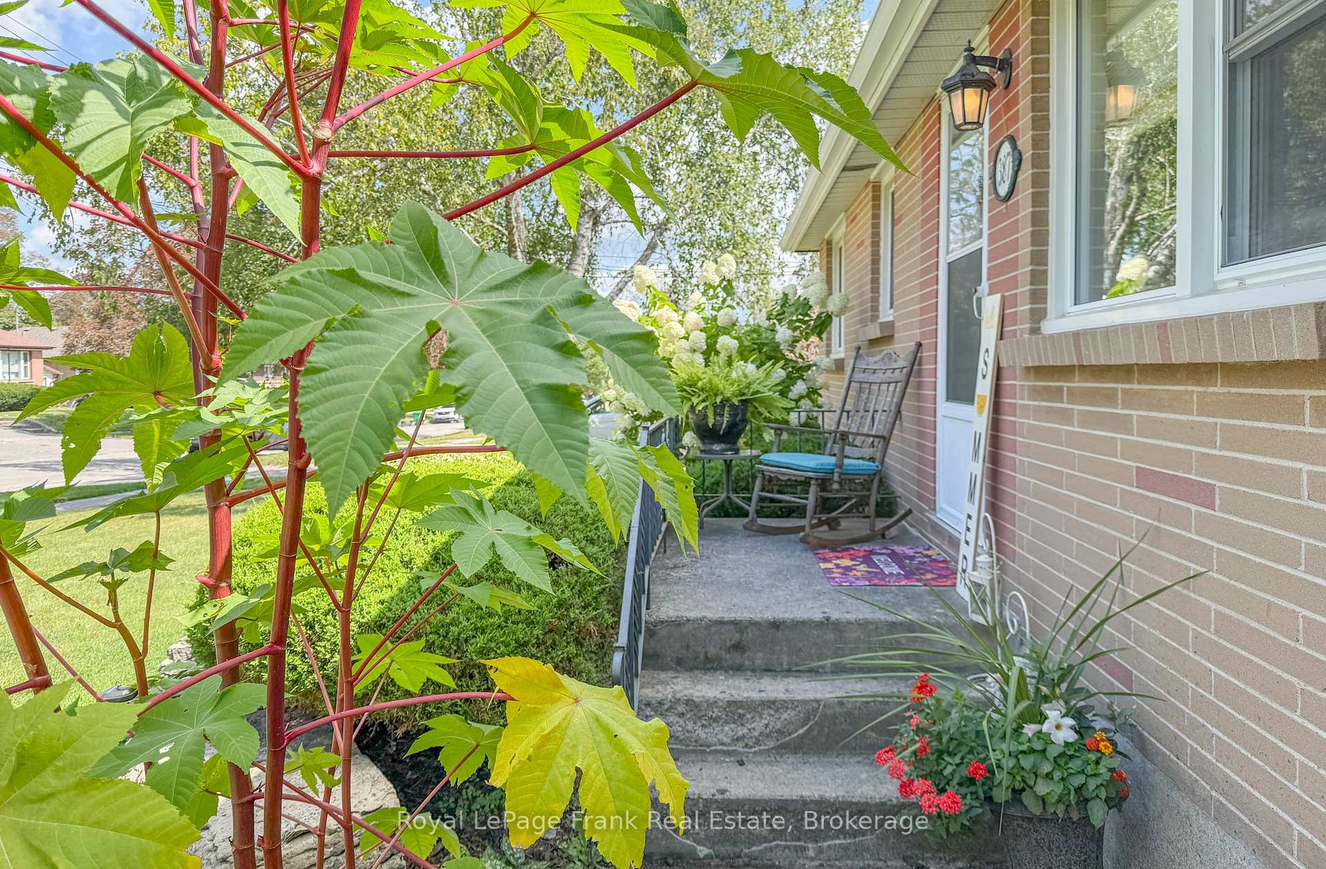 Photo 3 of 387 Aberdeen Avenue, Peterborough, Northcrest Ward 5 — HOMEH