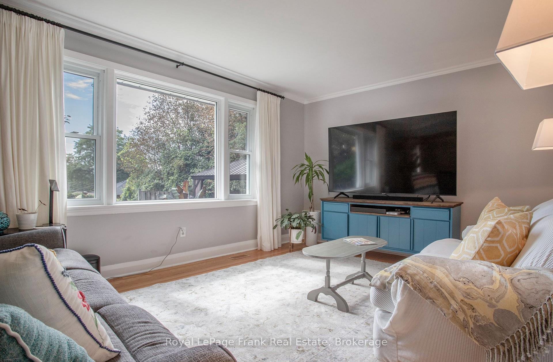 Photo 5 of 387 Aberdeen Avenue, Peterborough, Northcrest Ward 5 — HOMEH