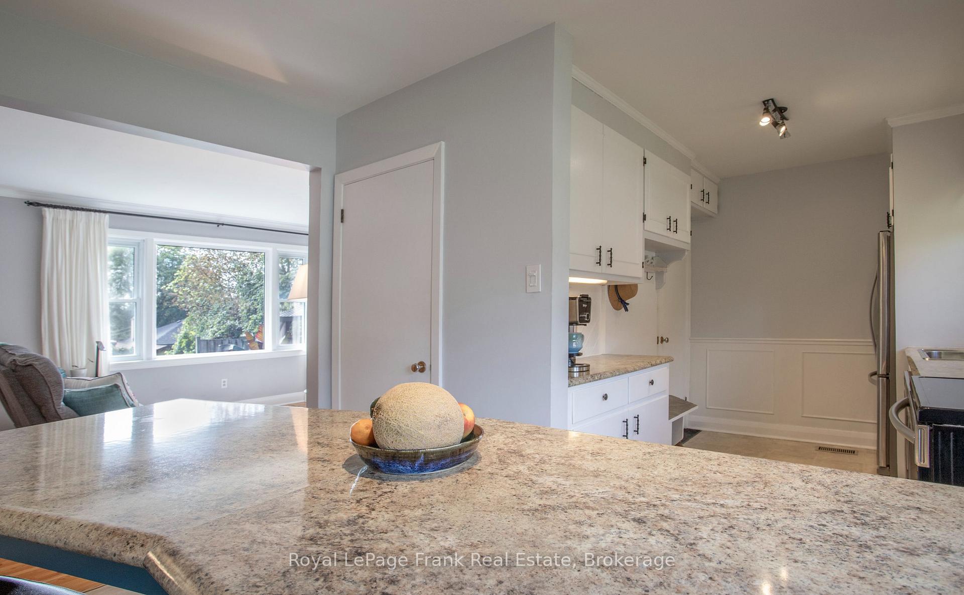 Photo 11 of 387 Aberdeen Avenue, Peterborough, Northcrest Ward 5 — HOMEH