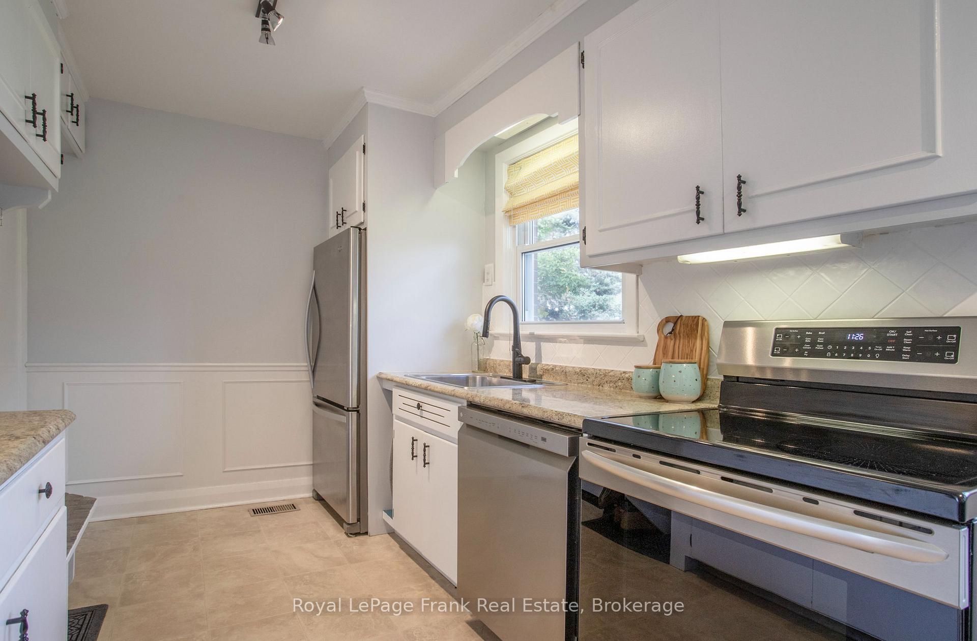 Photo 14 of 387 Aberdeen Avenue, Peterborough, Northcrest Ward 5 — HOMEH