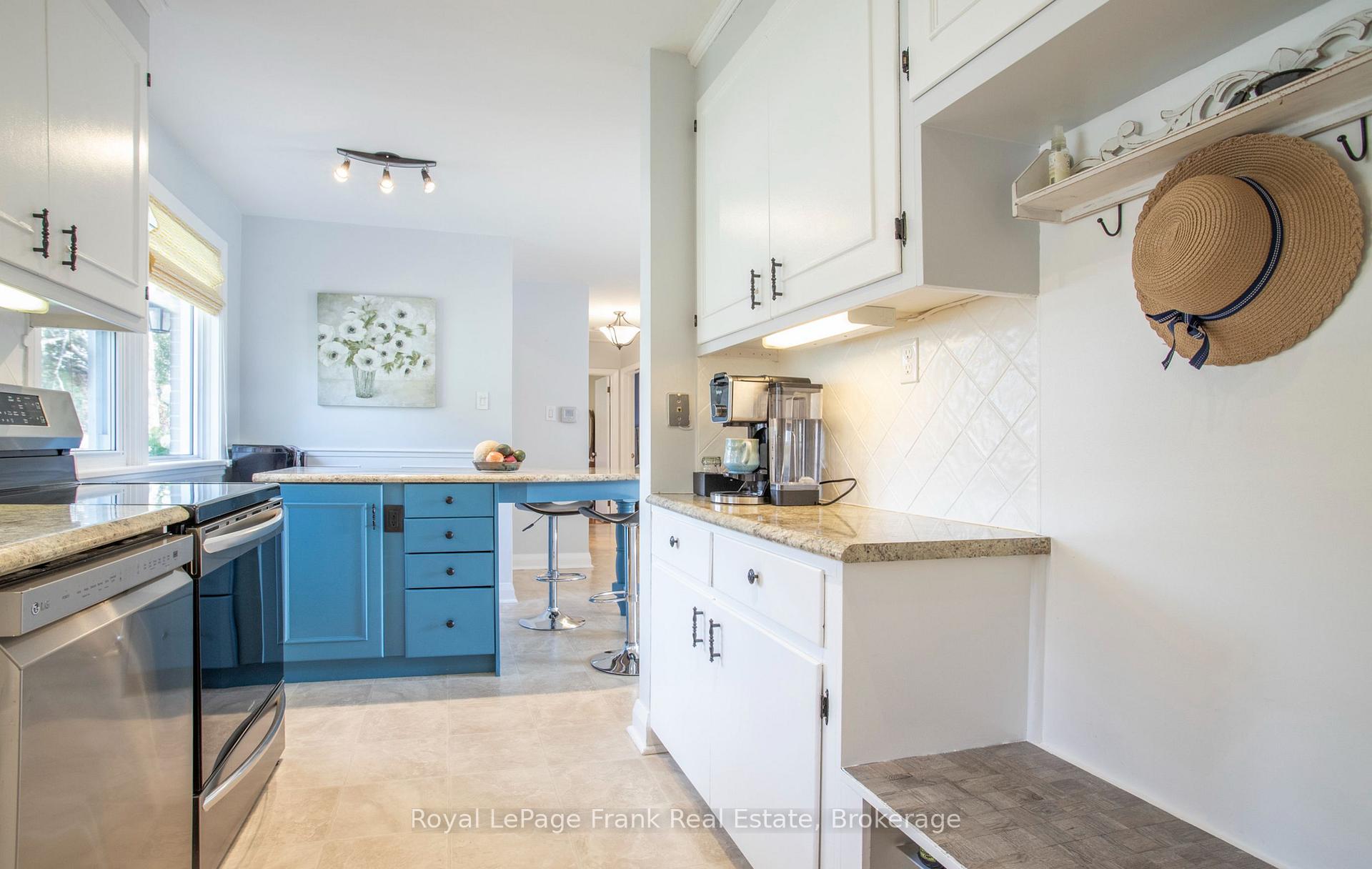 Photo 15 of 387 Aberdeen Avenue, Peterborough, Northcrest Ward 5 — HOMEH