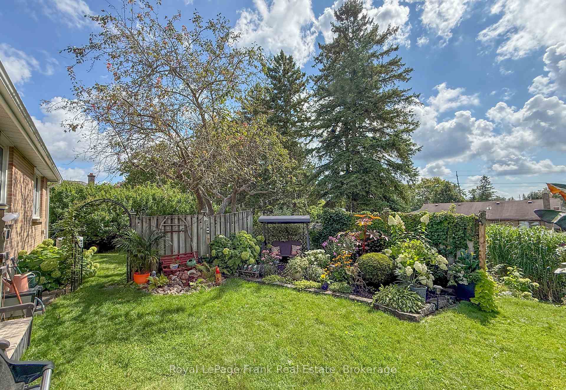 Photo 27 of 387 Aberdeen Avenue, Peterborough, Northcrest Ward 5 — HOMEH