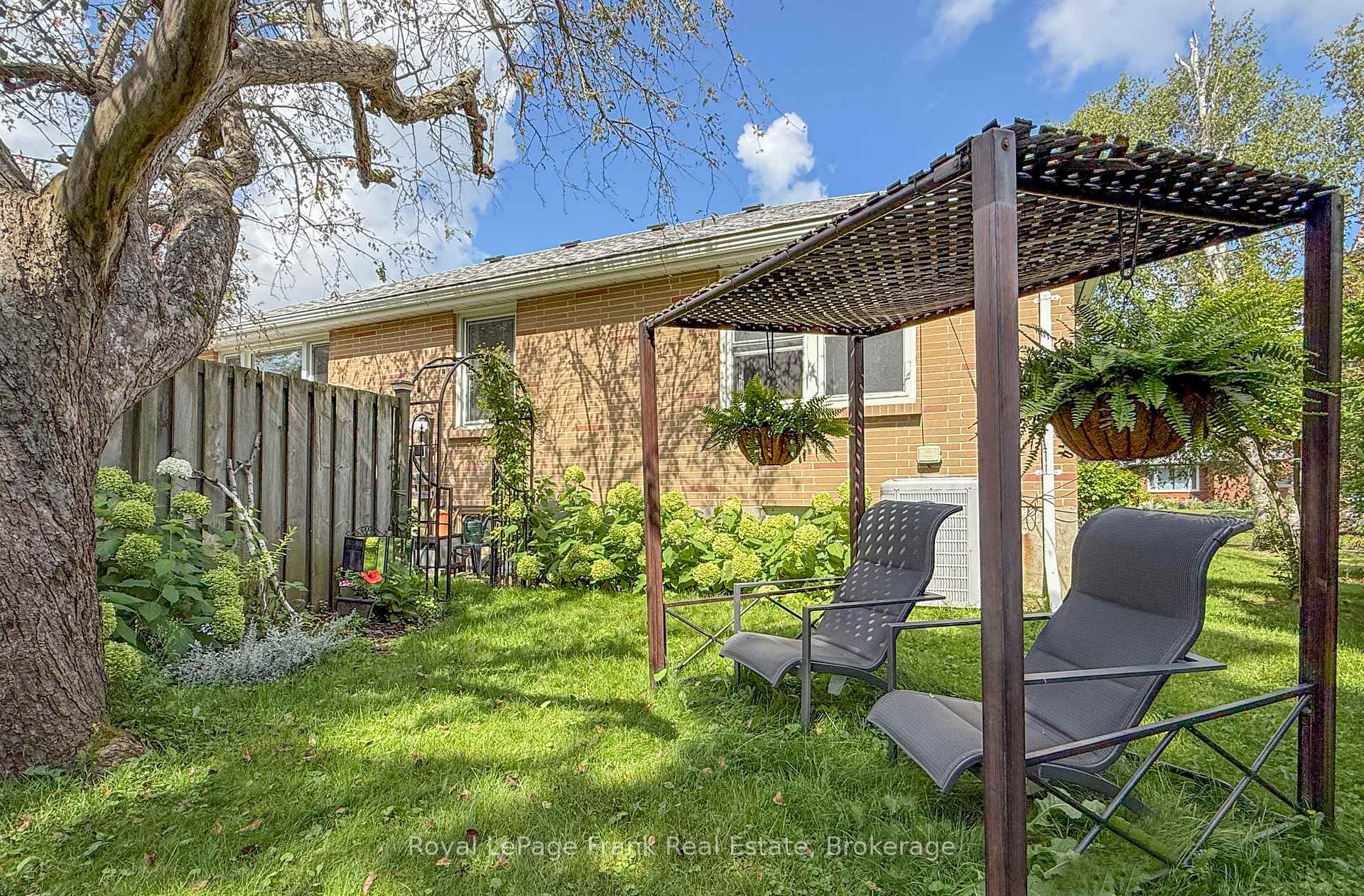 Photo 37 of 387 Aberdeen Avenue, Peterborough, Northcrest Ward 5 — HOMEH