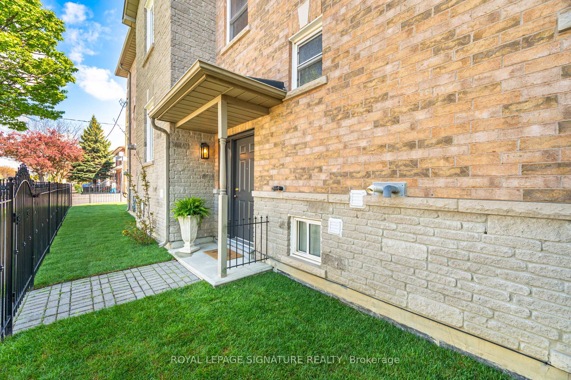 Photo 4 of 189 Aileen Avenue, Toronto, Keelesdale-Eglinton West — HOMEH