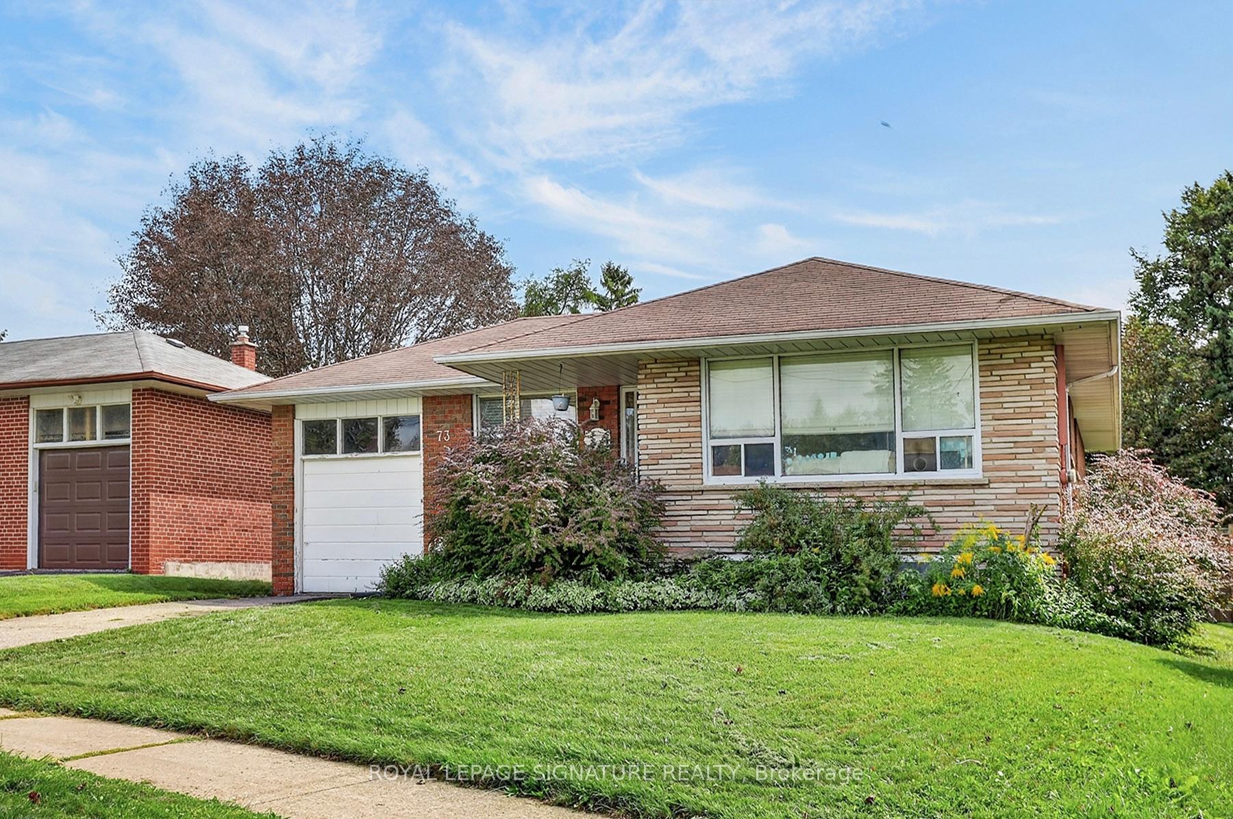 Photo 2 of 73 Castlegrove Boulevard, North York, Parkwoods-Donalda — HOMEH