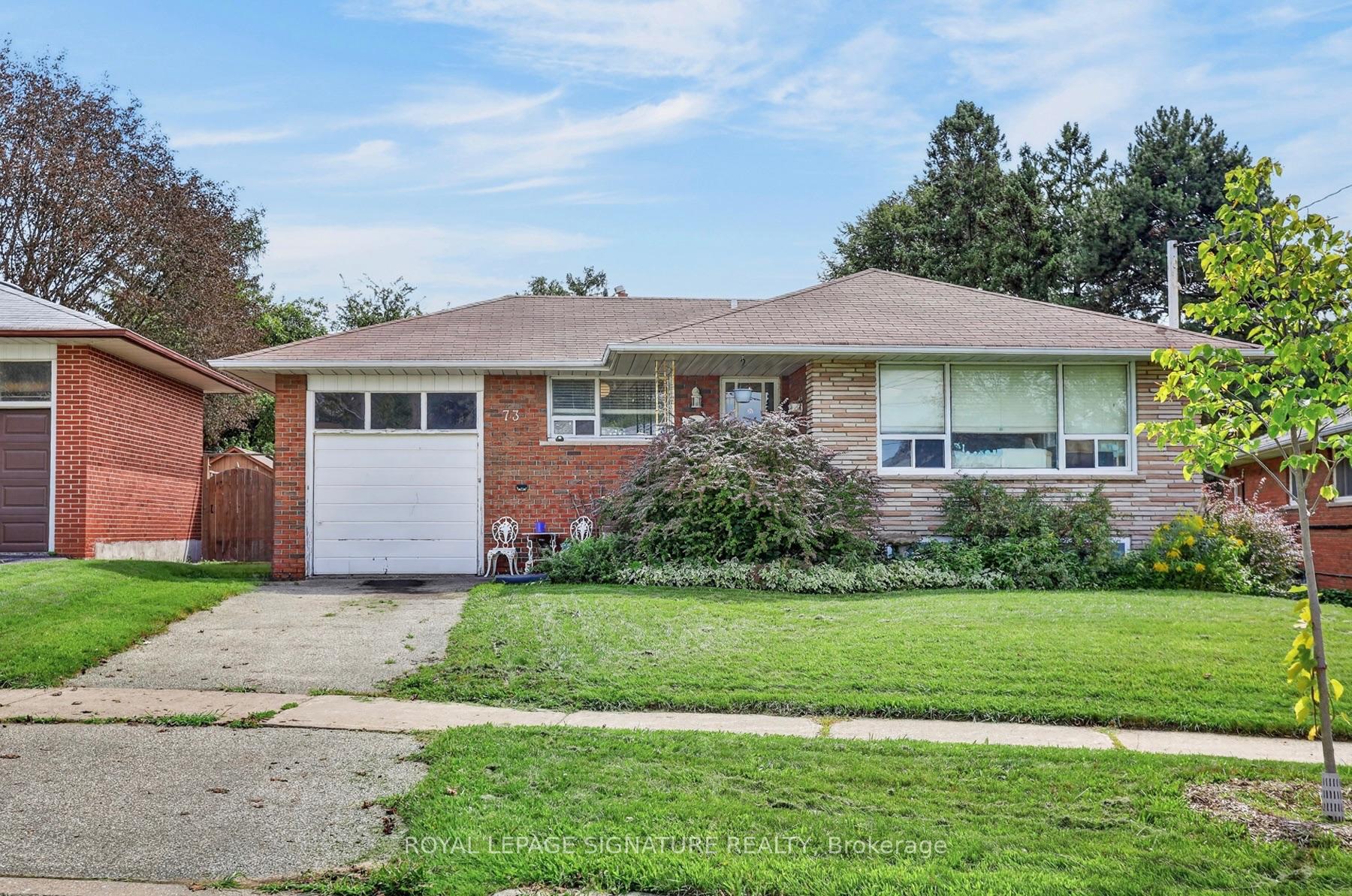 Photo 3 of 73 Castlegrove Boulevard, North York, Parkwoods-Donalda — HOMEH