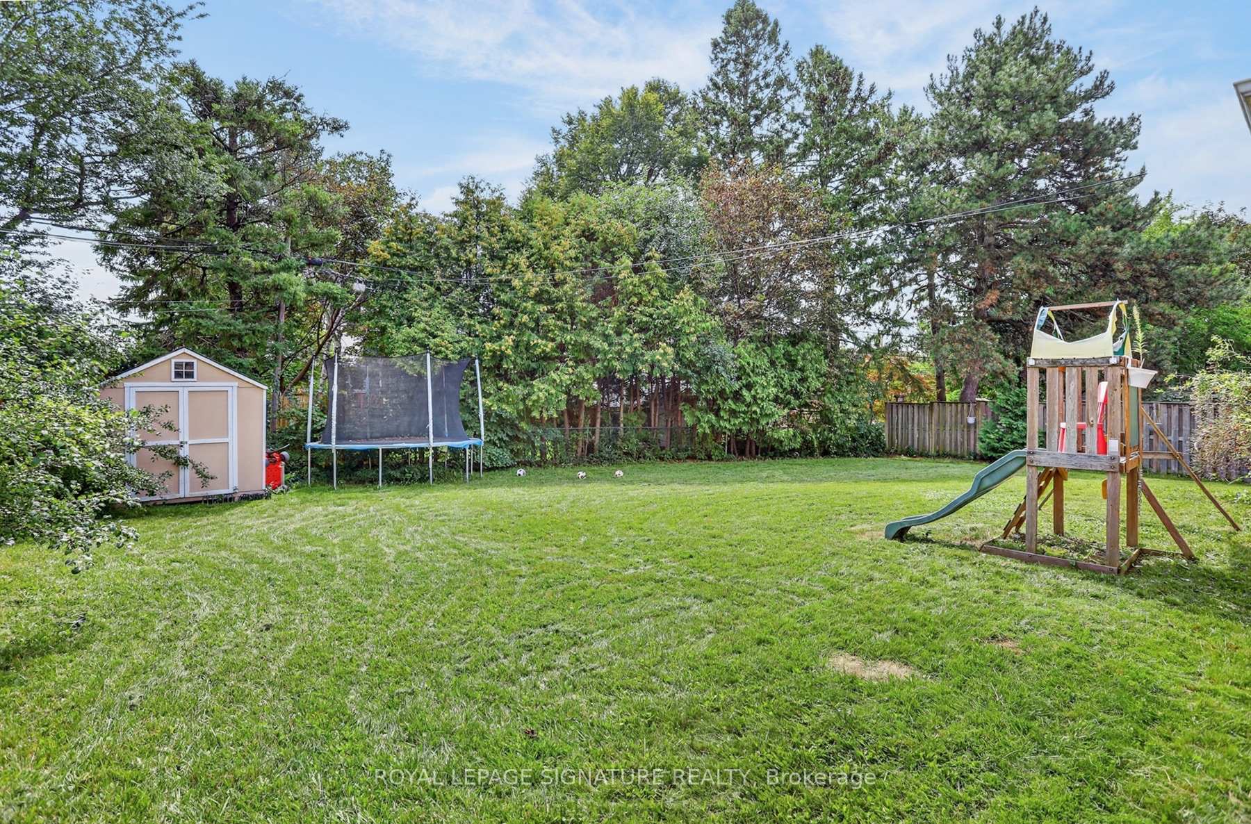 Photo 4 of 73 Castlegrove Boulevard, North York, Parkwoods-Donalda — HOMEH