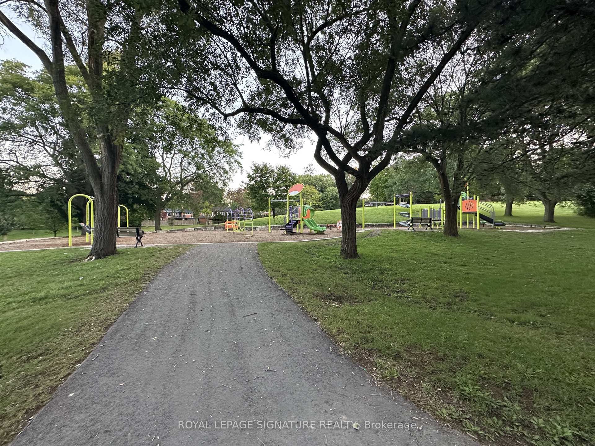 Photo 14 of 73 Castlegrove Boulevard, North York, Parkwoods-Donalda — HOMEH