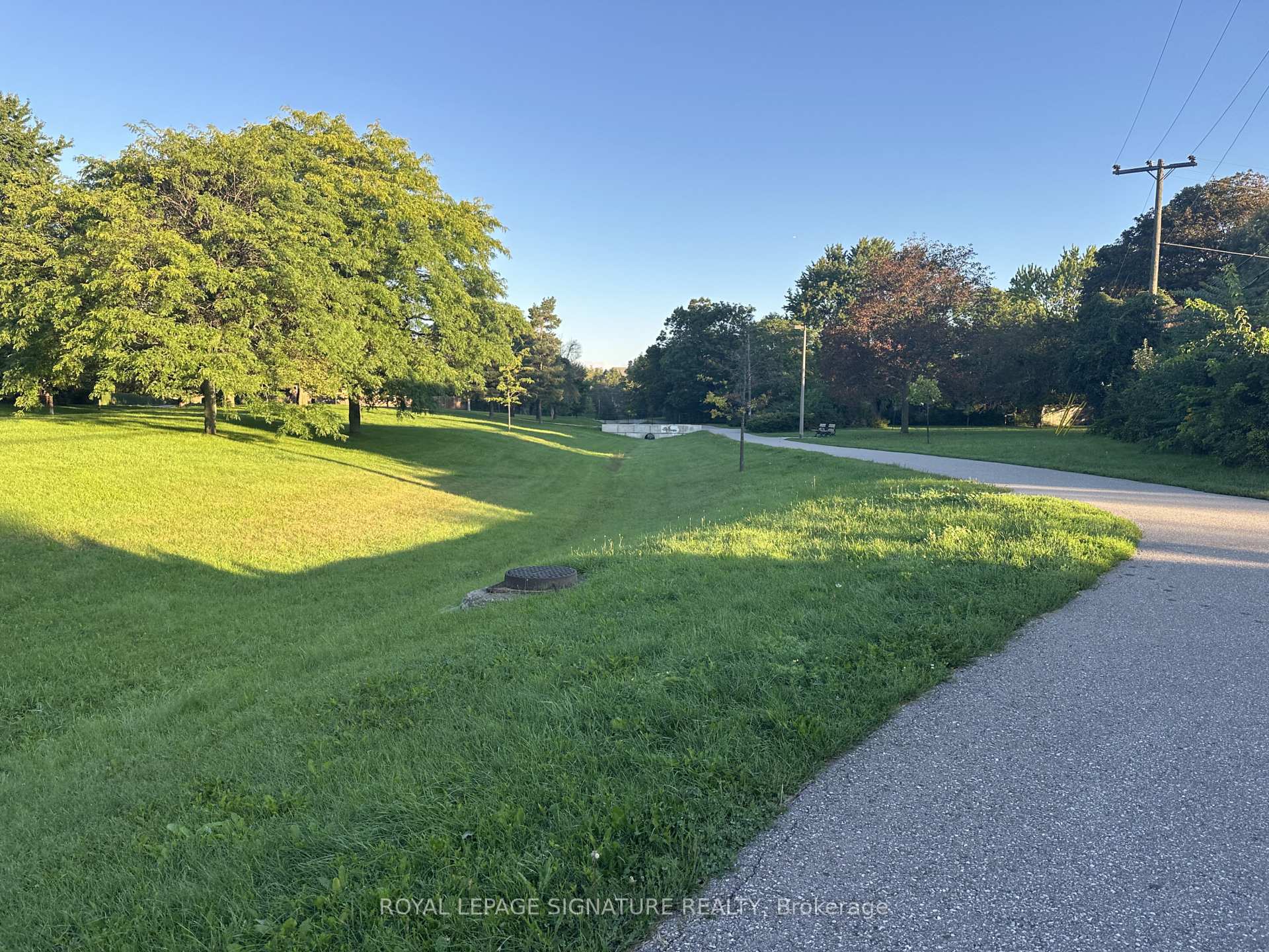 Photo 22 of 73 Castlegrove Boulevard, North York, Parkwoods-Donalda — HOMEH