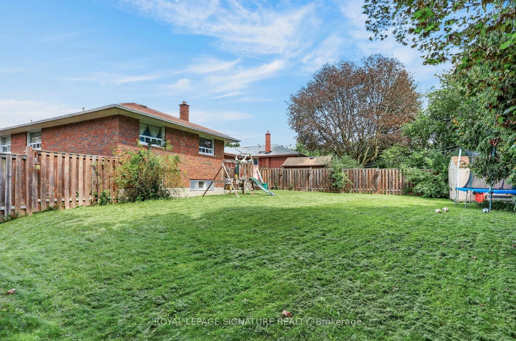 Photo 11 of 73 Castlegrove Boulevard, North York, Parkwoods-Donalda — HOMEH