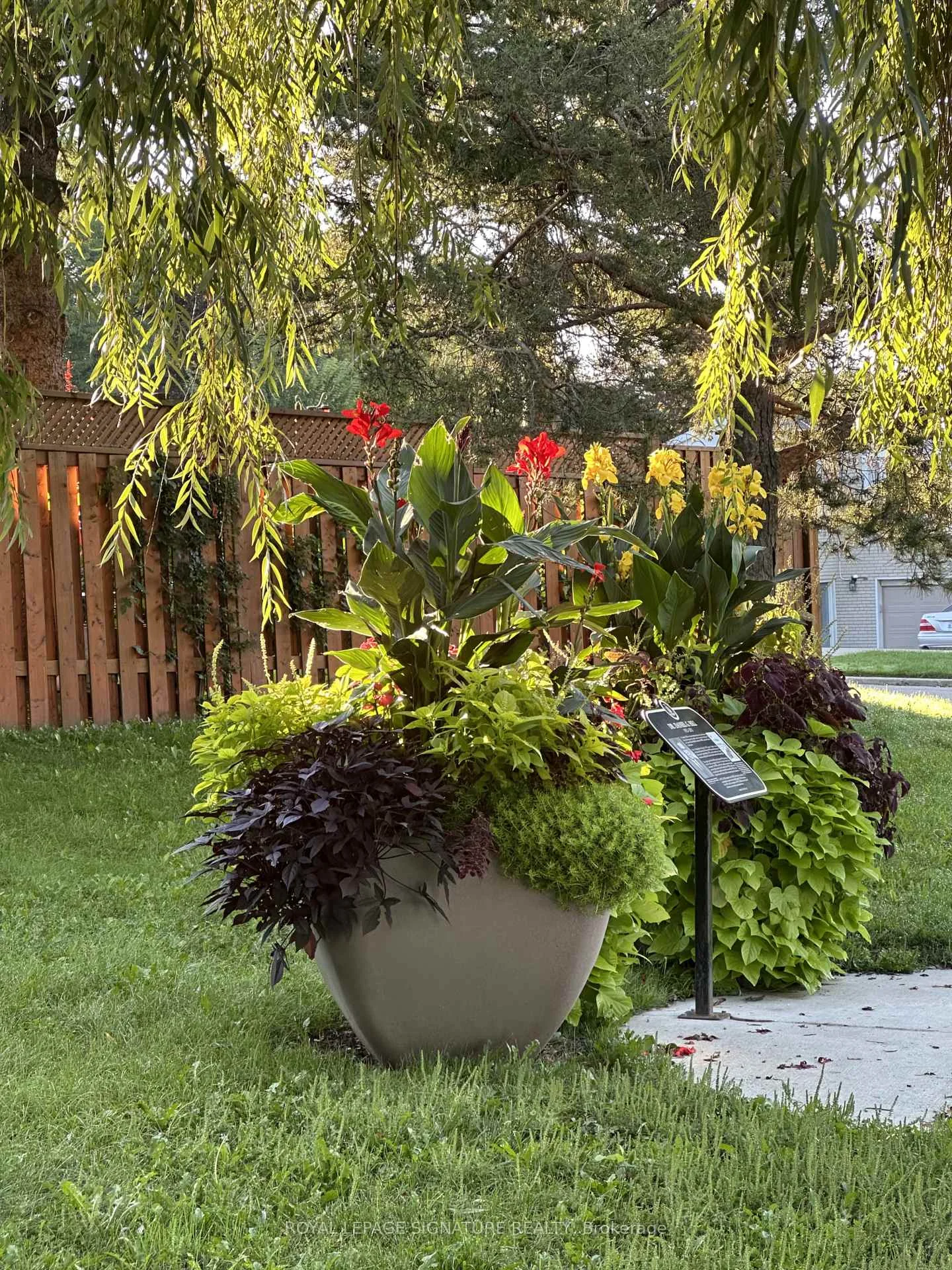 Photo 29 of 73 Castlegrove Boulevard, North York, Parkwoods-Donalda — HOMEH
