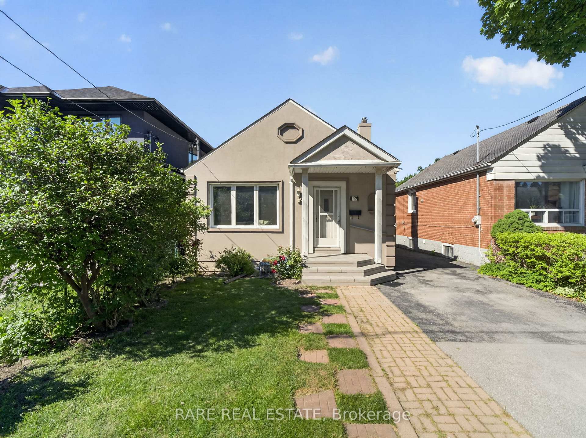 Photo 3 of 12 Kentroyal Drive, Etobicoke, Humber Heights — HOMEH