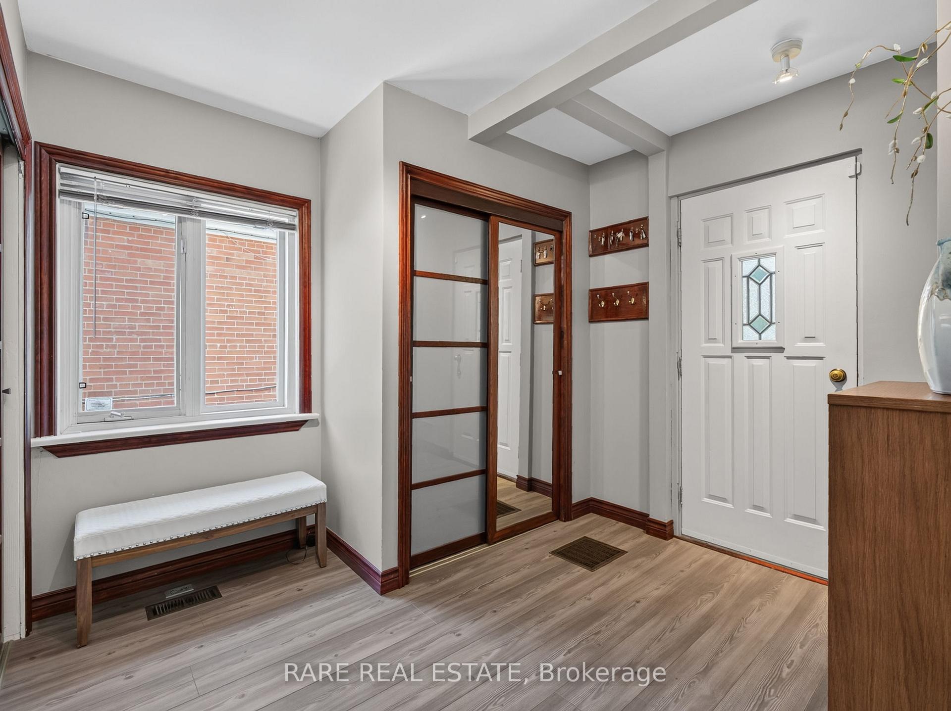 Photo 6 of 12 Kentroyal Drive, Etobicoke, Humber Heights — HOMEH
