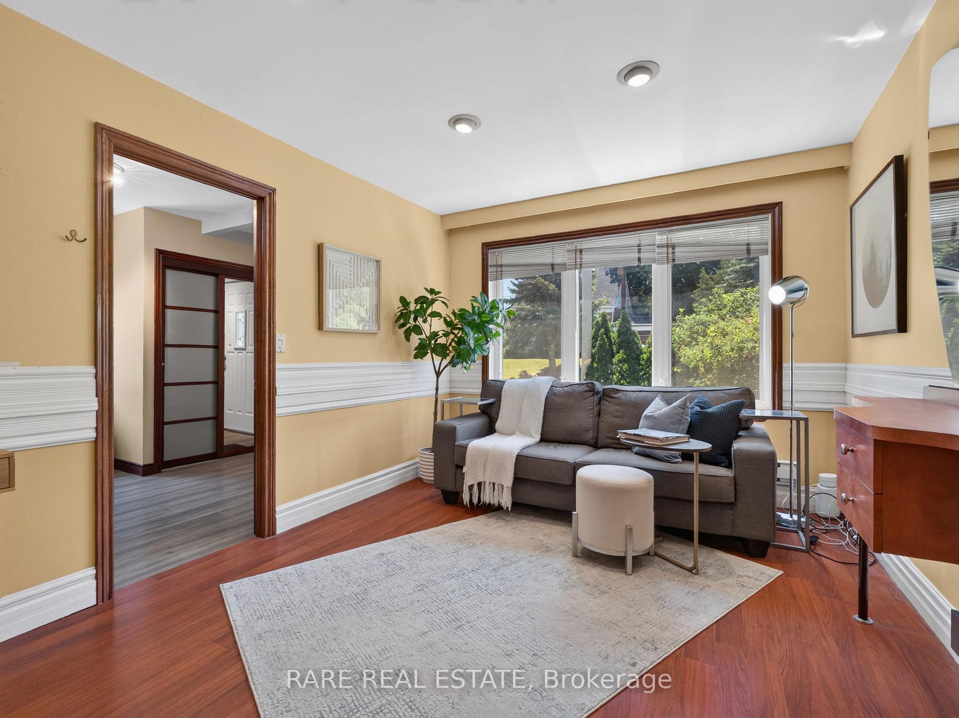 Photo 7 of 12 Kentroyal Drive, Etobicoke, Humber Heights — HOMEH
