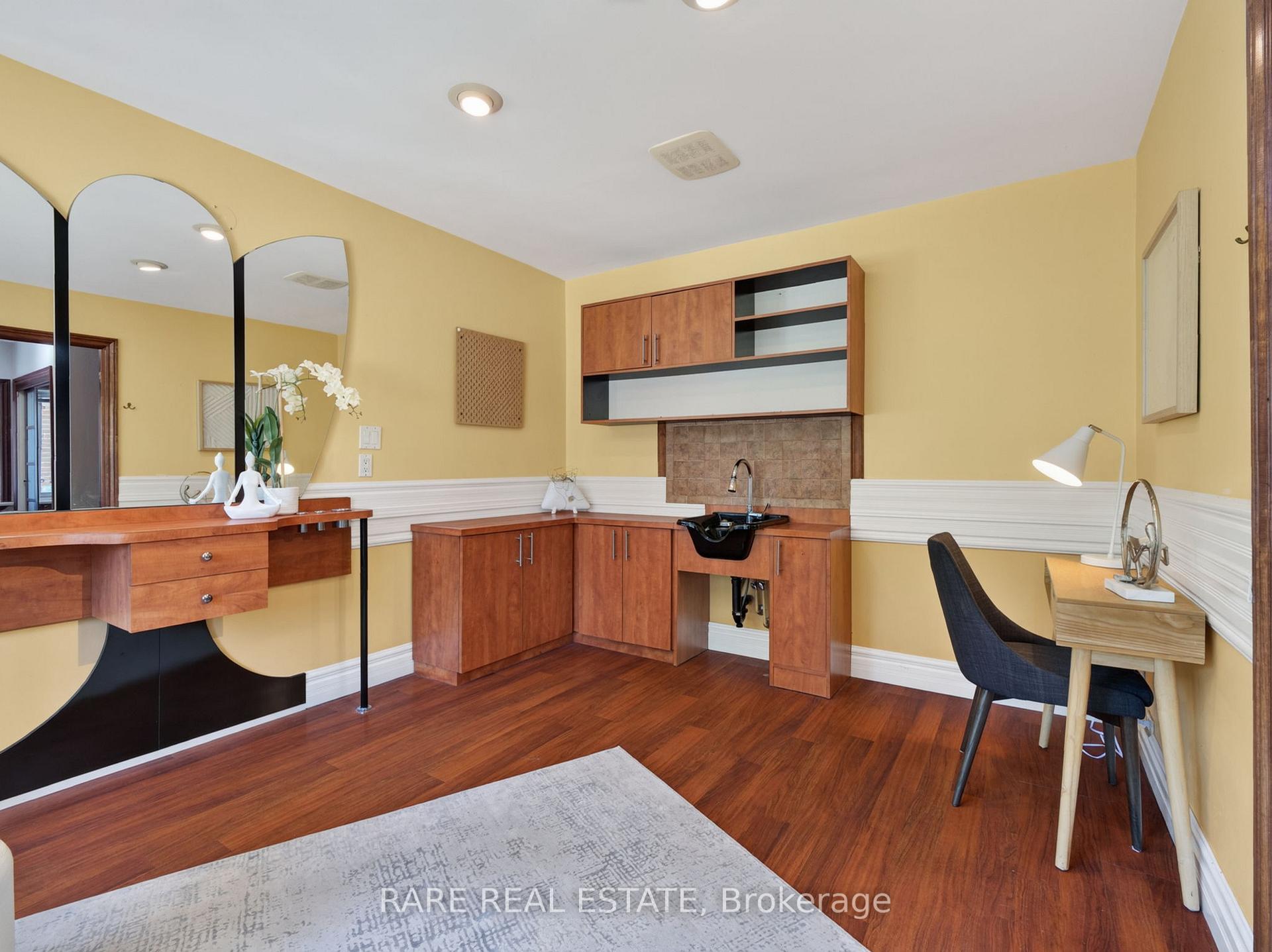 Photo 9 of 12 Kentroyal Drive, Etobicoke, Humber Heights — HOMEH