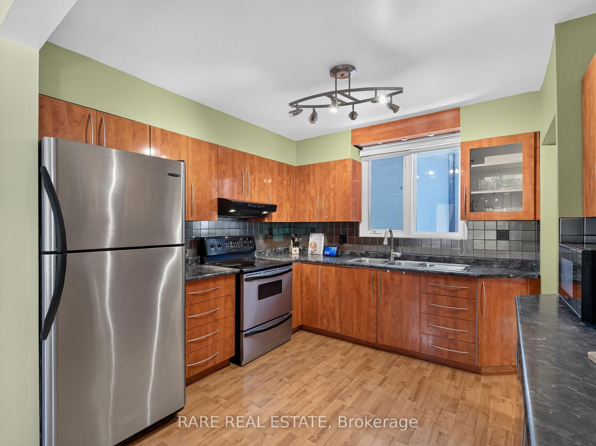 Photo 13 of 12 Kentroyal Drive, Etobicoke, Humber Heights — HOMEH