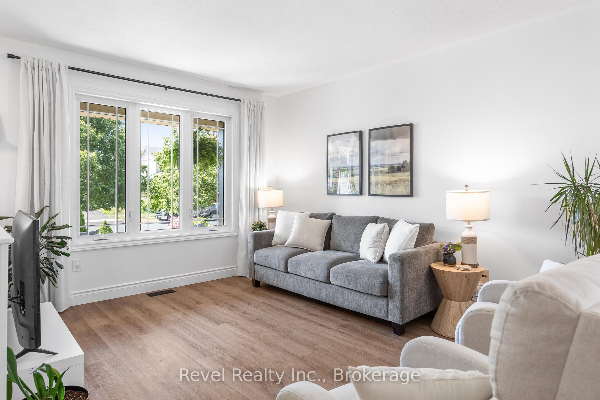 Photo 5 of 39 Springdale Drive, Kawartha Lakes, Lindsay — HOMEH