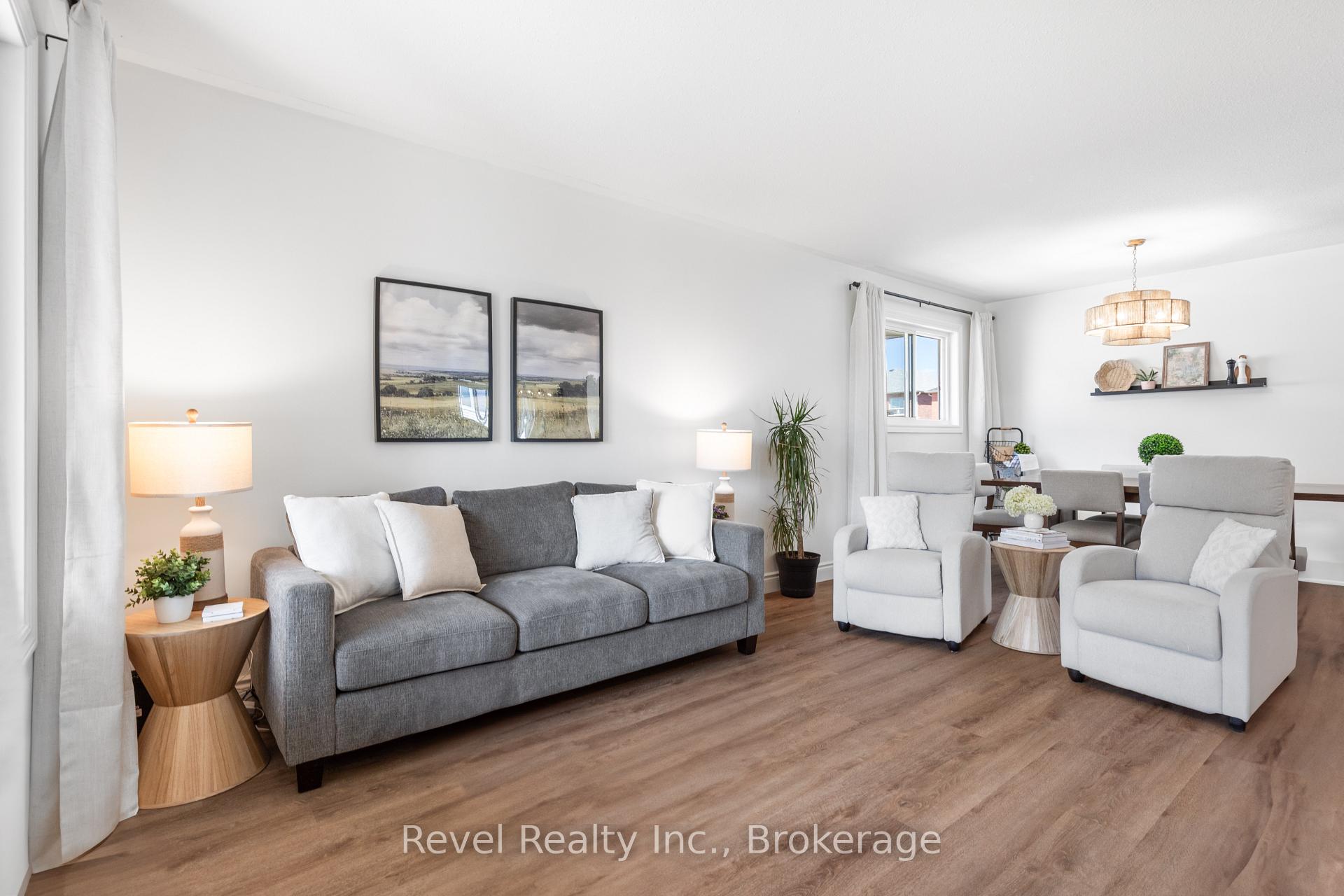 Photo 6 of 39 Springdale Drive, Kawartha Lakes, Lindsay — HOMEH