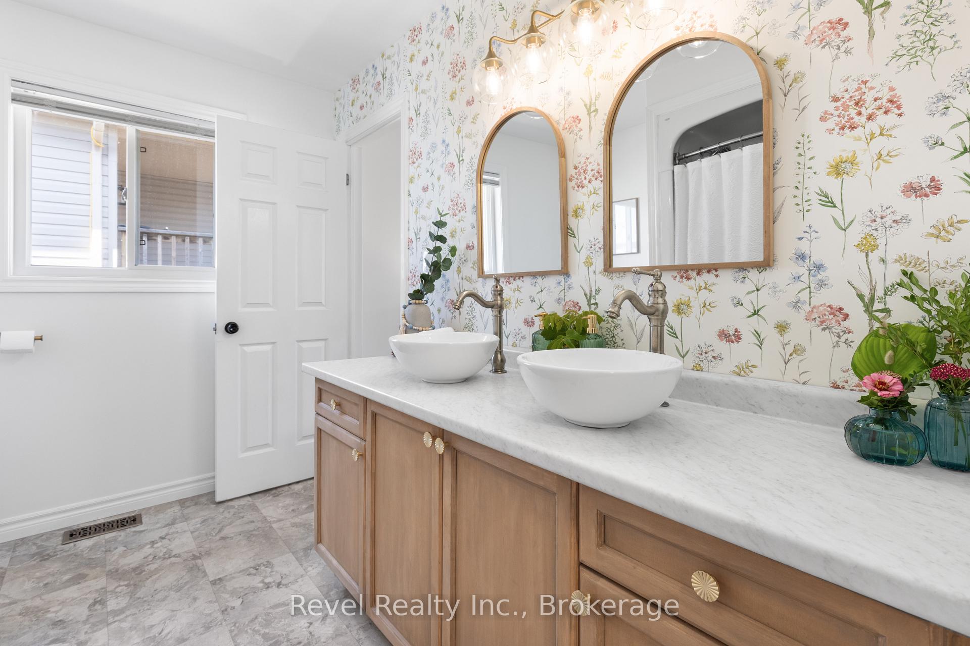 Photo 19 of 39 Springdale Drive, Kawartha Lakes, Lindsay — HOMEH