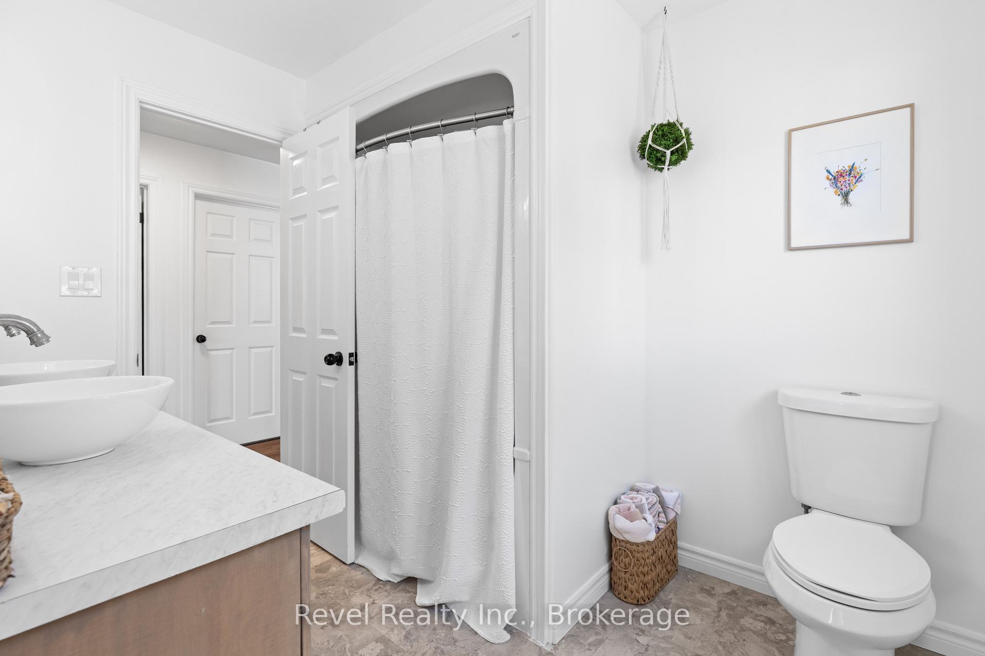 Photo 20 of 39 Springdale Drive, Kawartha Lakes, Lindsay — HOMEH