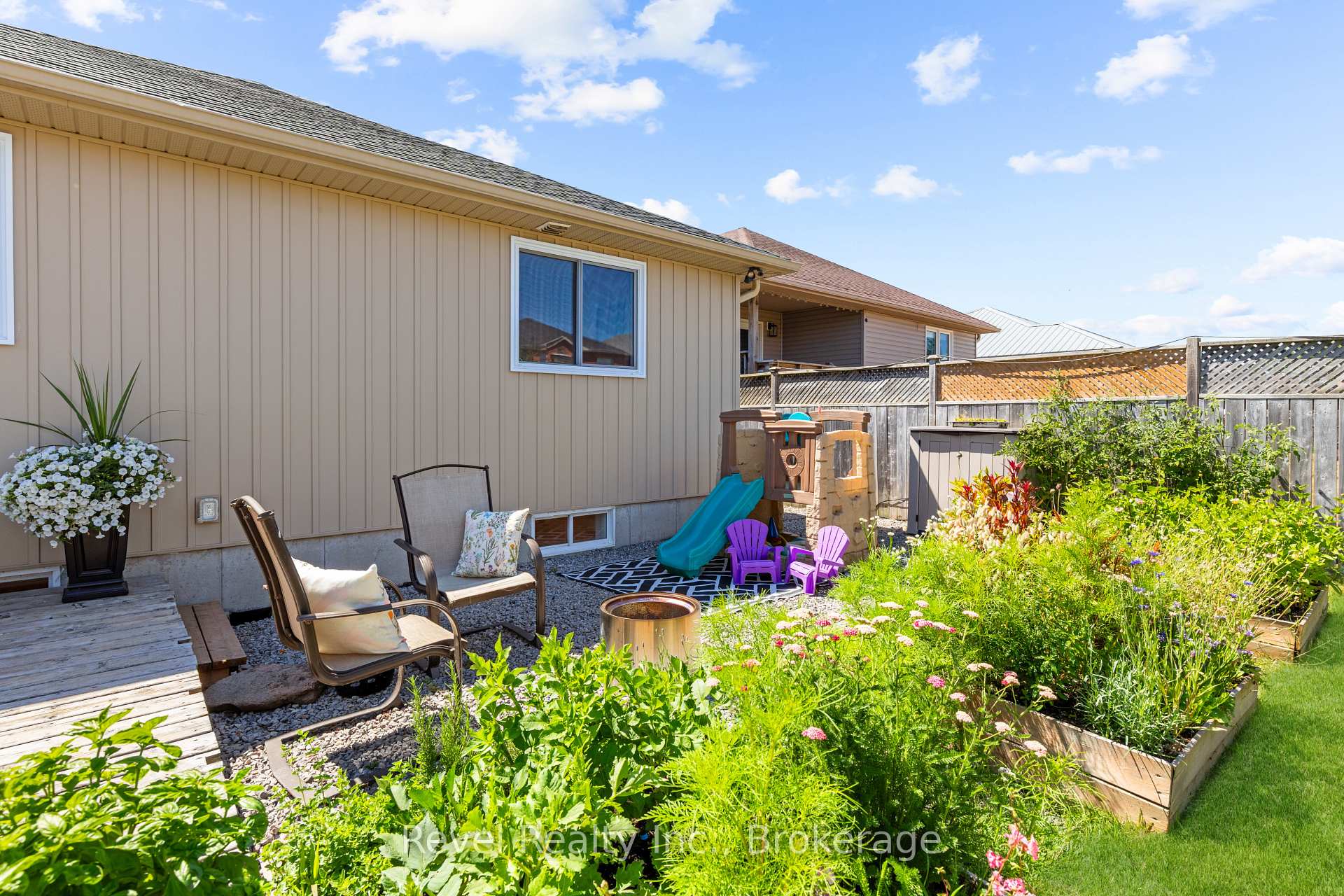 Photo 35 of 39 Springdale Drive, Kawartha Lakes, Lindsay — HOMEH