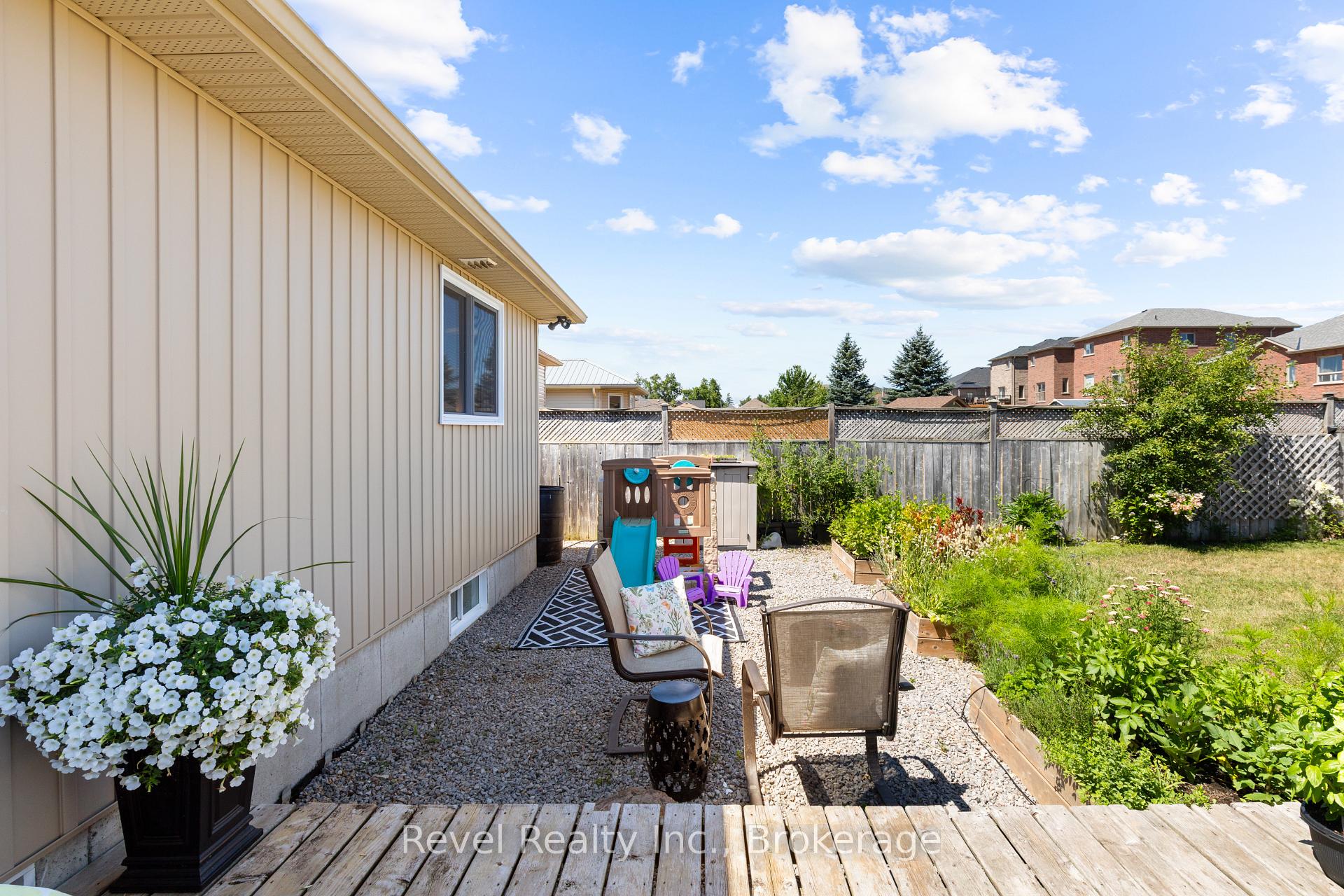 Photo 40 of 39 Springdale Drive, Kawartha Lakes, Lindsay — HOMEH