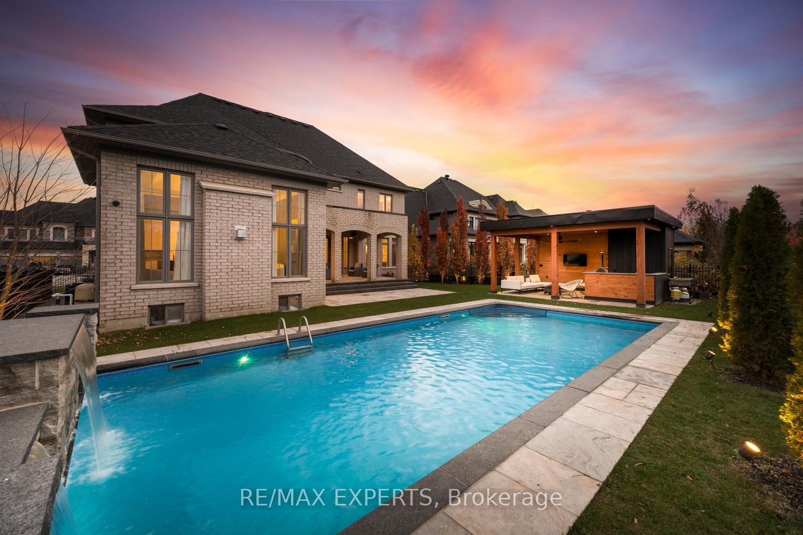 Photo 2 of 32 James Stokes Court, King, King City — HOMEH