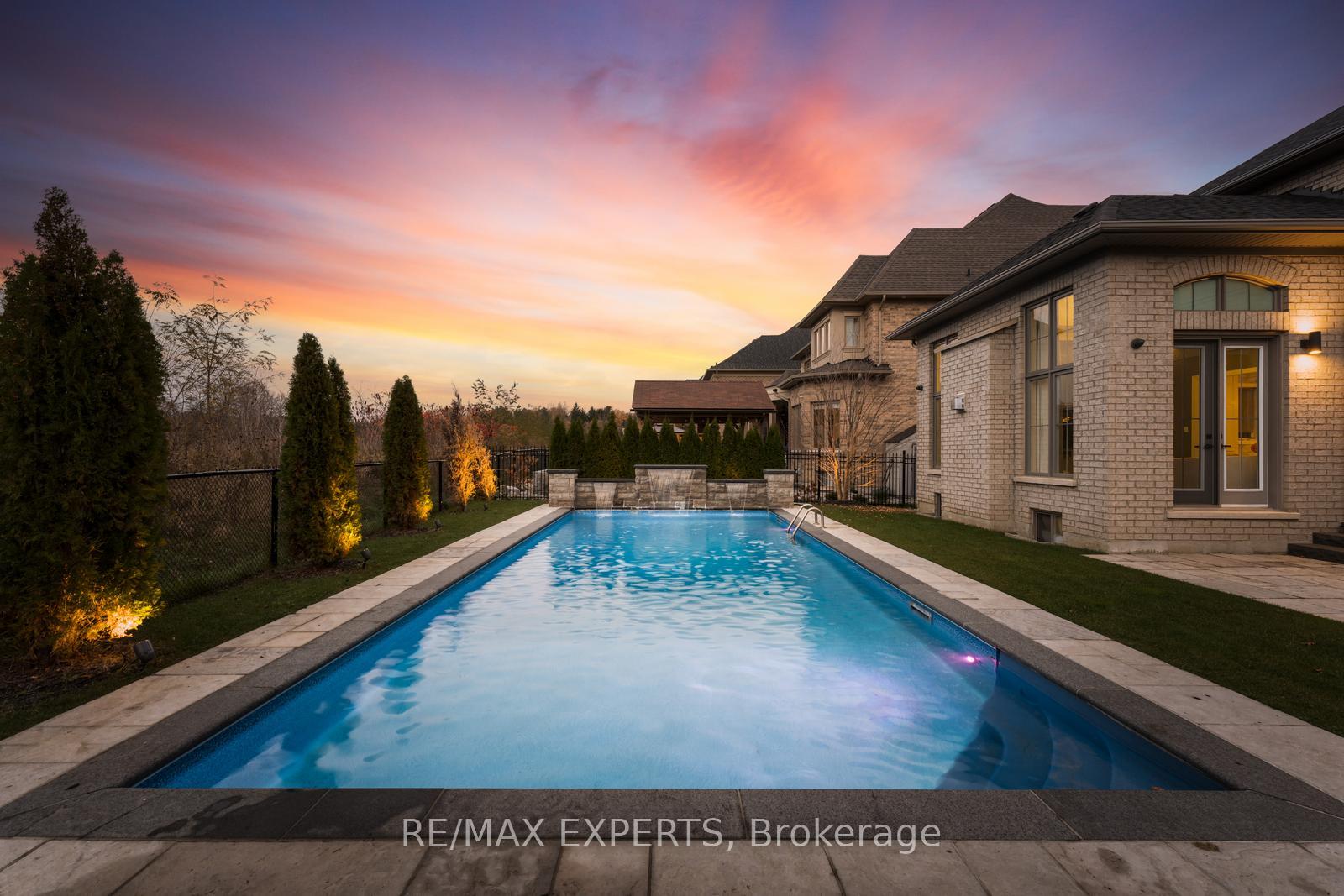 Photo 3 of 32 James Stokes Court, King, King City — HOMEH