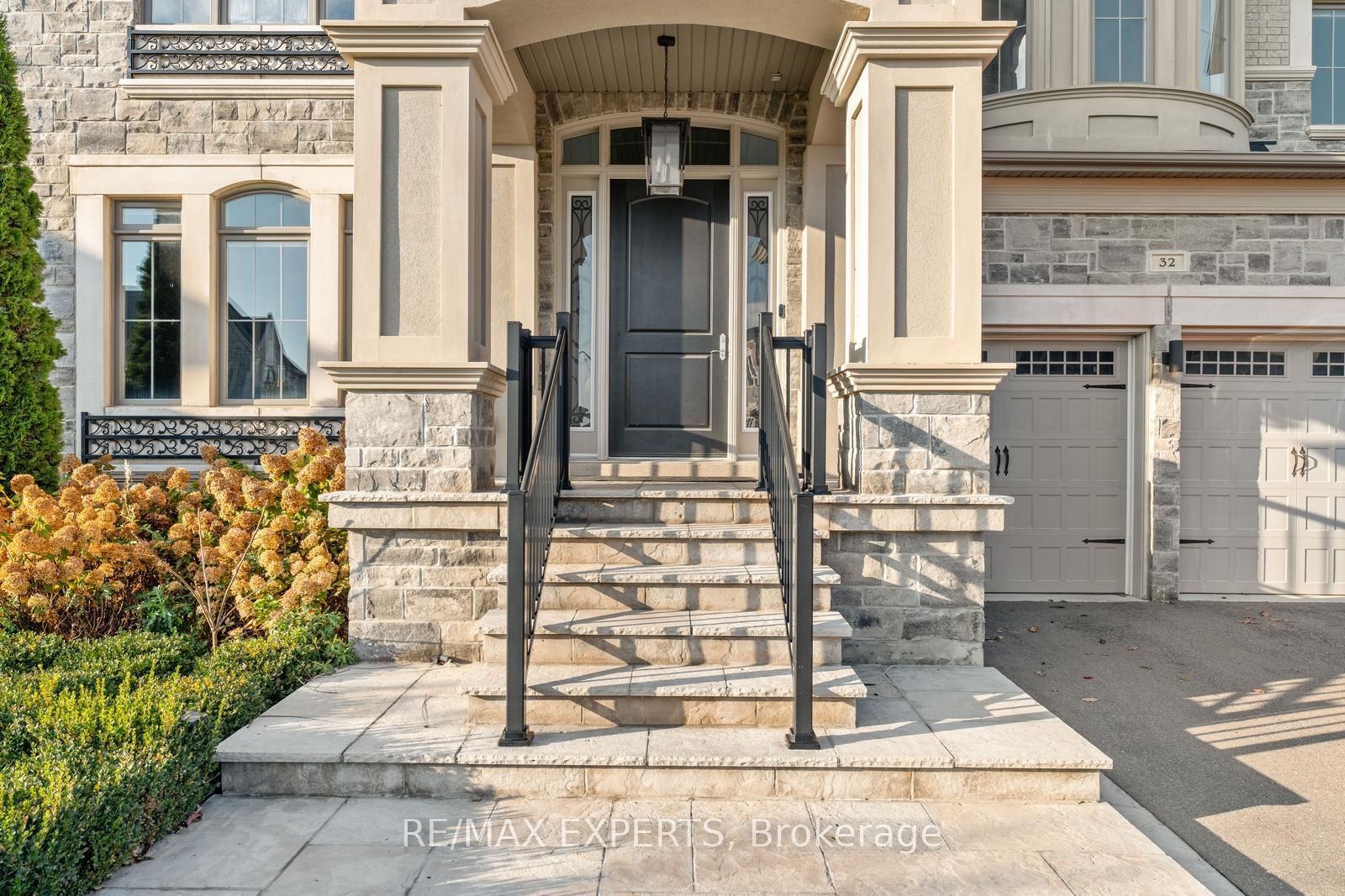 Photo 5 of 32 James Stokes Court, King, King City — HOMEH