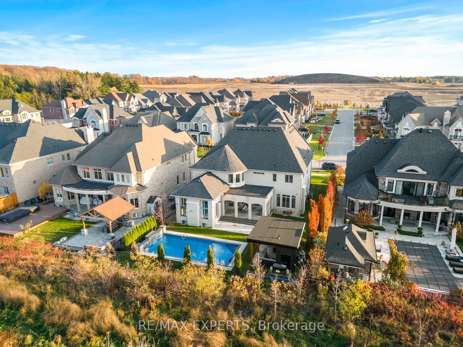 Photo 44 of 32 James Stokes Court, King, King City — HOMEH