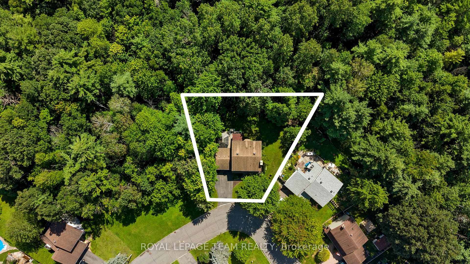 Photo 3 of 240 Hoylake Crescent, Ottawa, Bilberry Creek/Queenswood Heights — HOMEH
