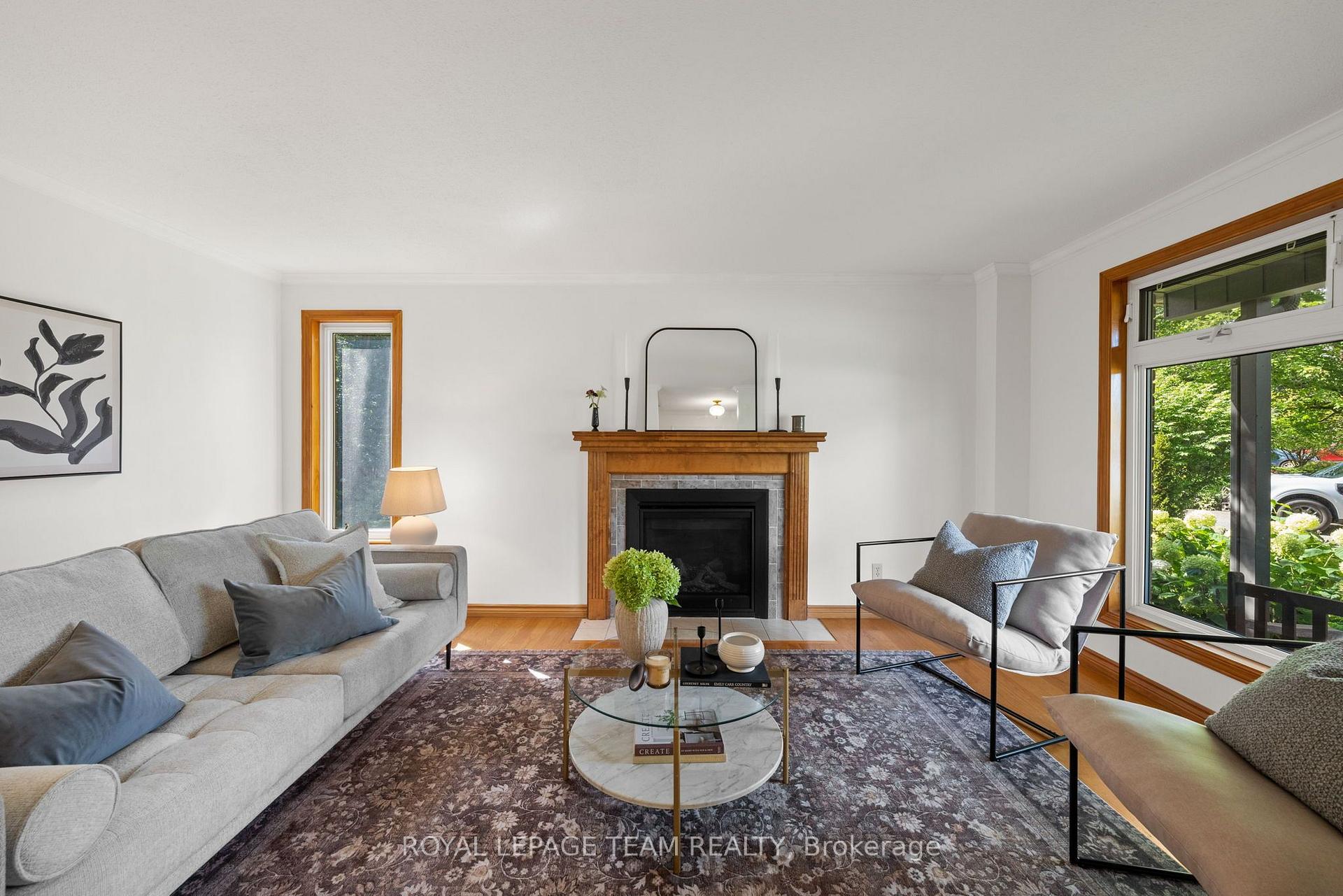 Photo 4 of 240 Hoylake Crescent, Ottawa, Bilberry Creek/Queenswood Heights — HOMEH