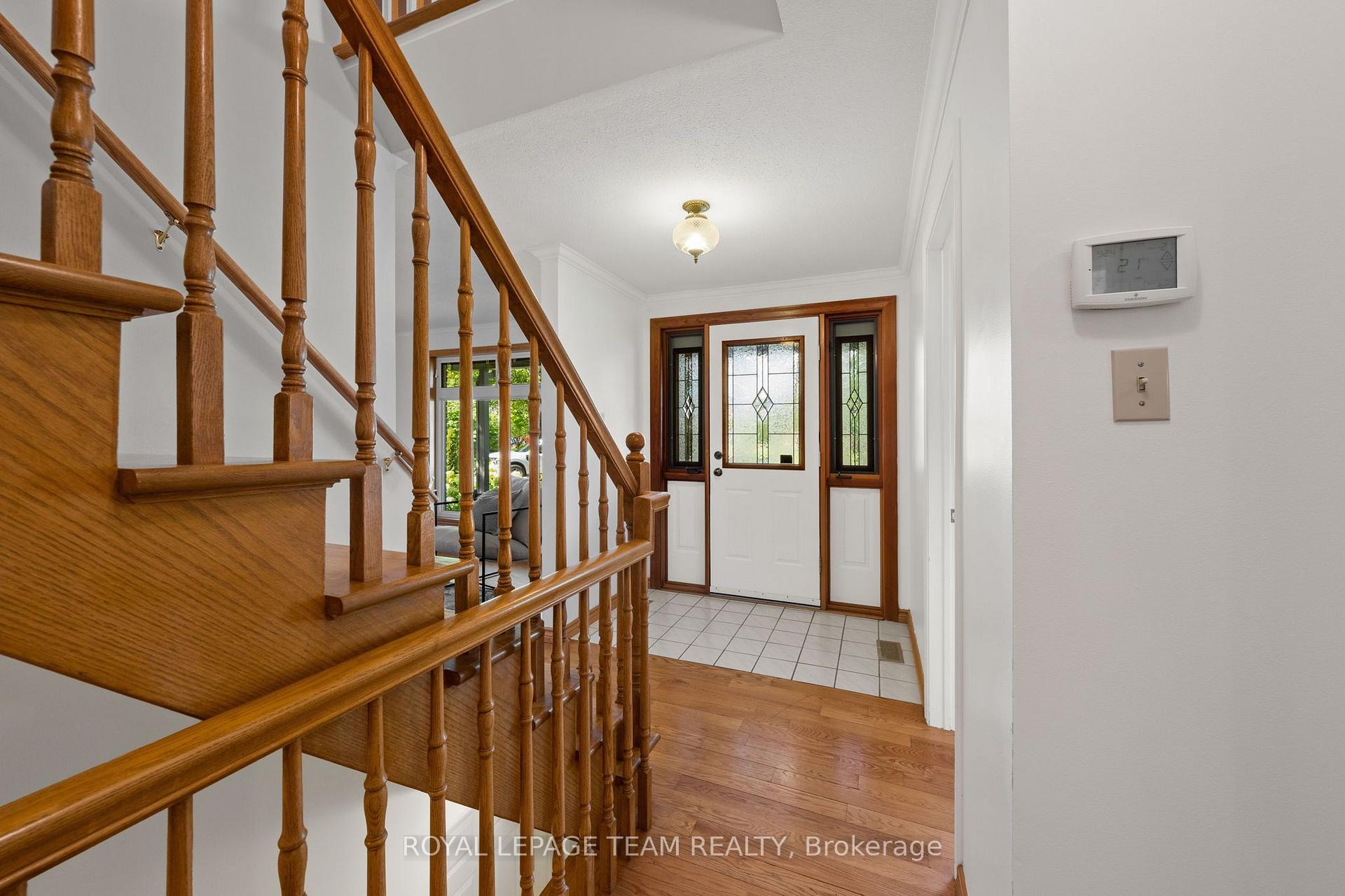 Photo 7 of 240 Hoylake Crescent, Ottawa, Bilberry Creek/Queenswood Heights — HOMEH