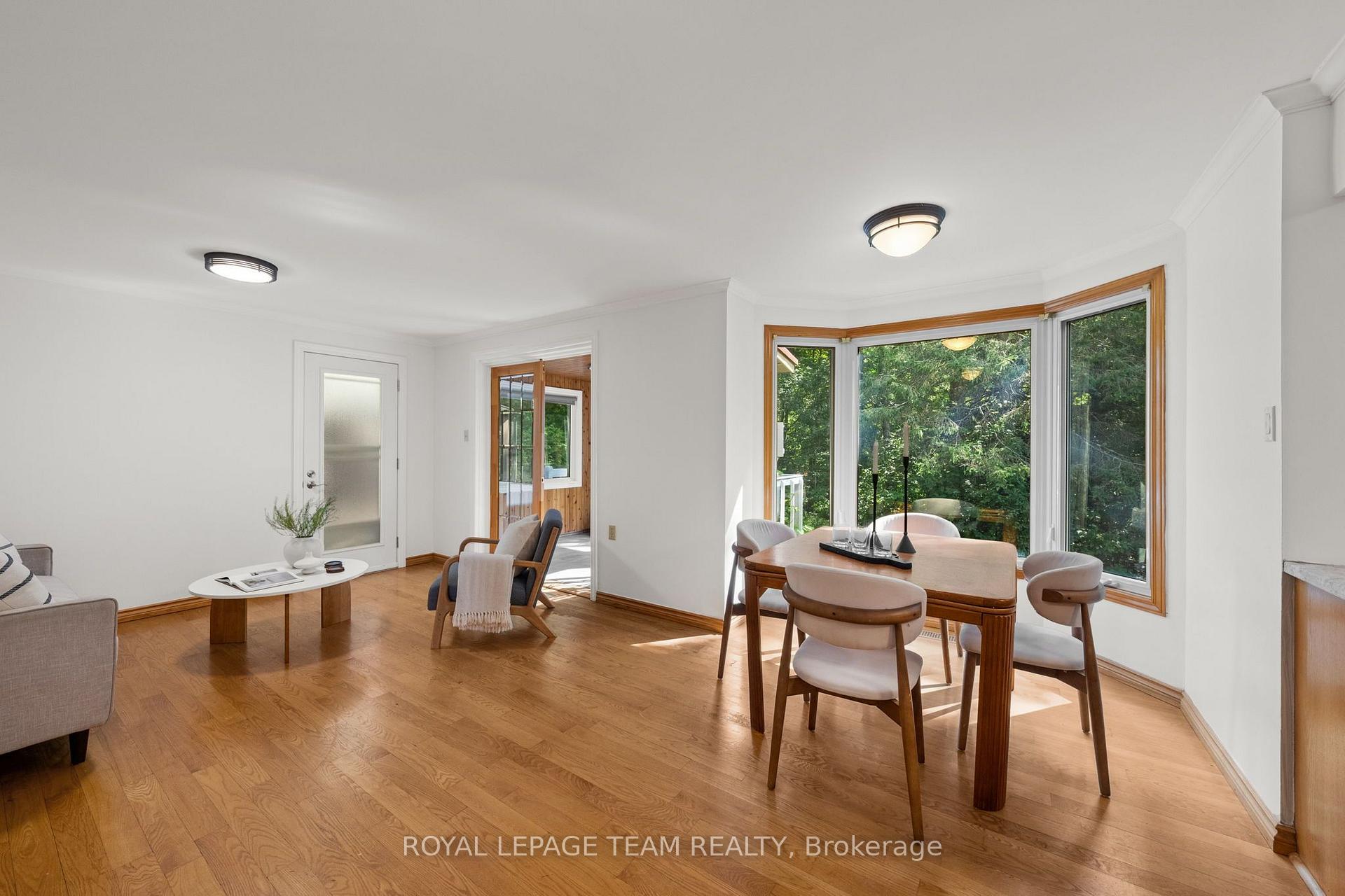 Photo 10 of 240 Hoylake Crescent, Ottawa, Bilberry Creek/Queenswood Heights — HOMEH