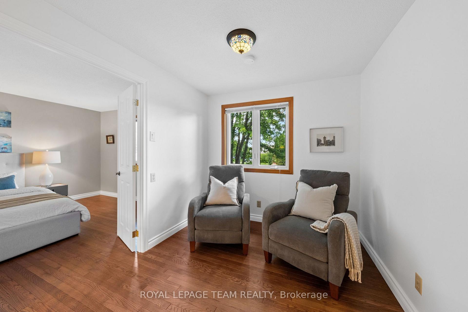 Photo 19 of 240 Hoylake Crescent, Ottawa, Bilberry Creek/Queenswood Heights — HOMEH