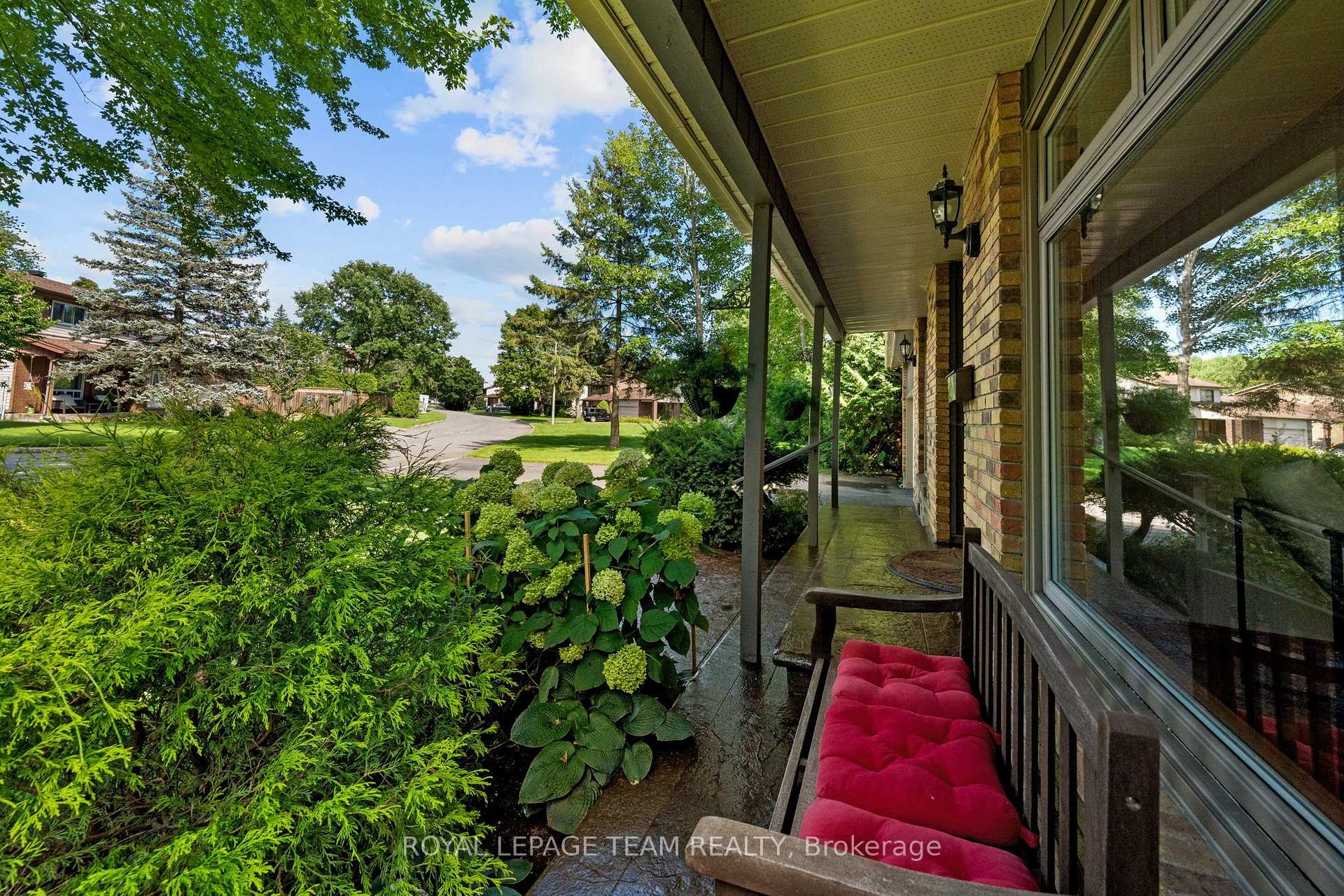 Photo 33 of 240 Hoylake Crescent, Ottawa, Bilberry Creek/Queenswood Heights — HOMEH