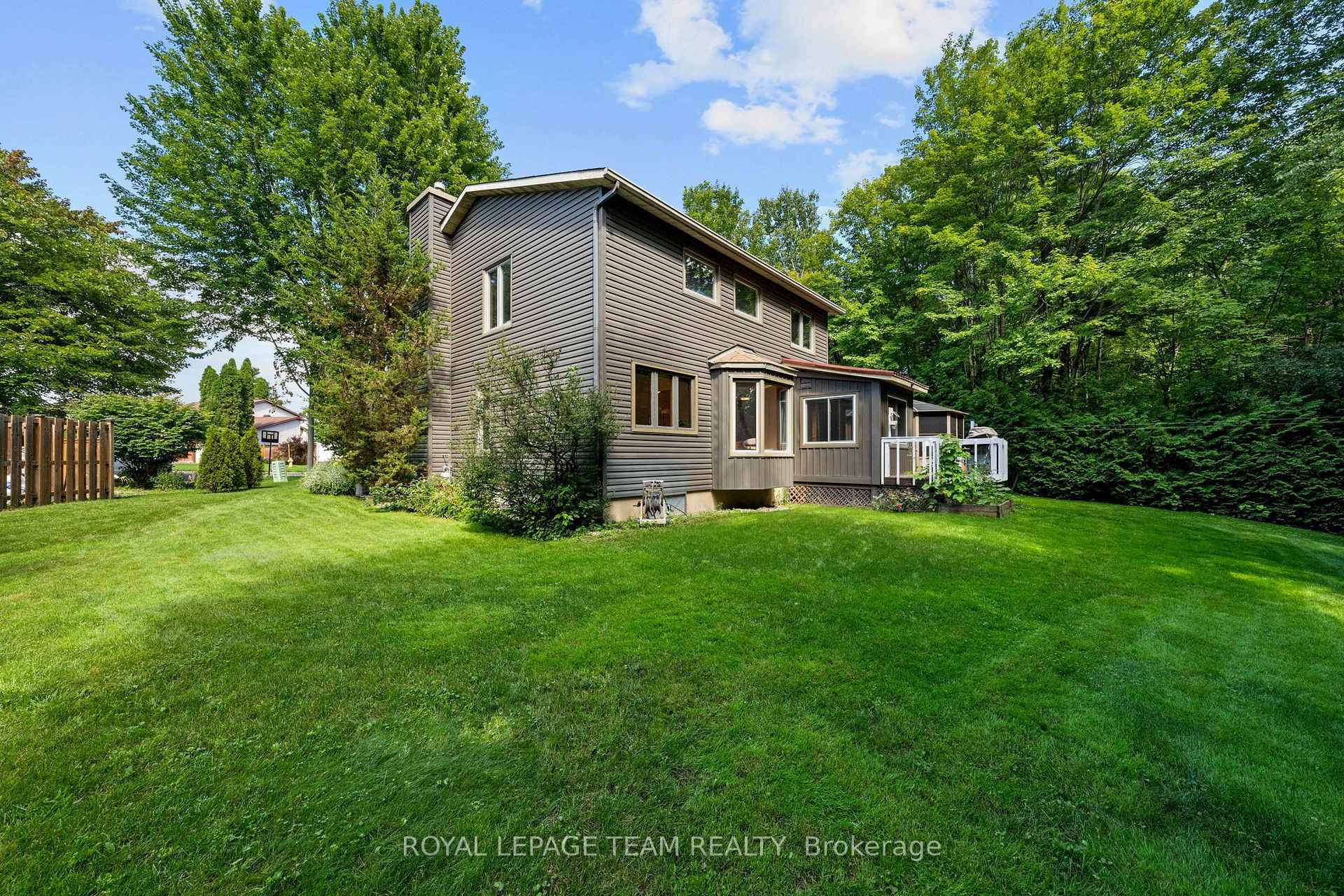 Photo 38 of 240 Hoylake Crescent, Ottawa, Bilberry Creek/Queenswood Heights — HOMEH