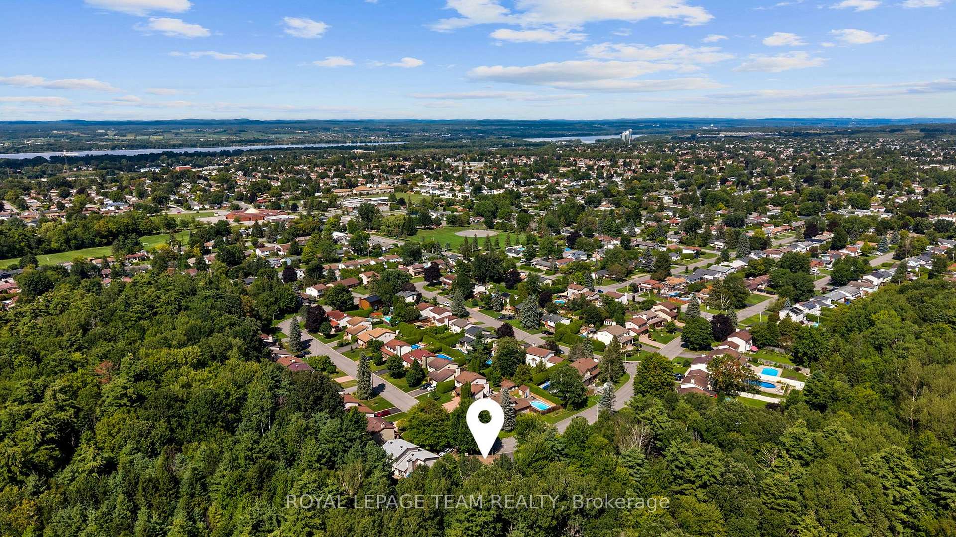 Photo 40 of 240 Hoylake Crescent, Ottawa, Bilberry Creek/Queenswood Heights — HOMEH