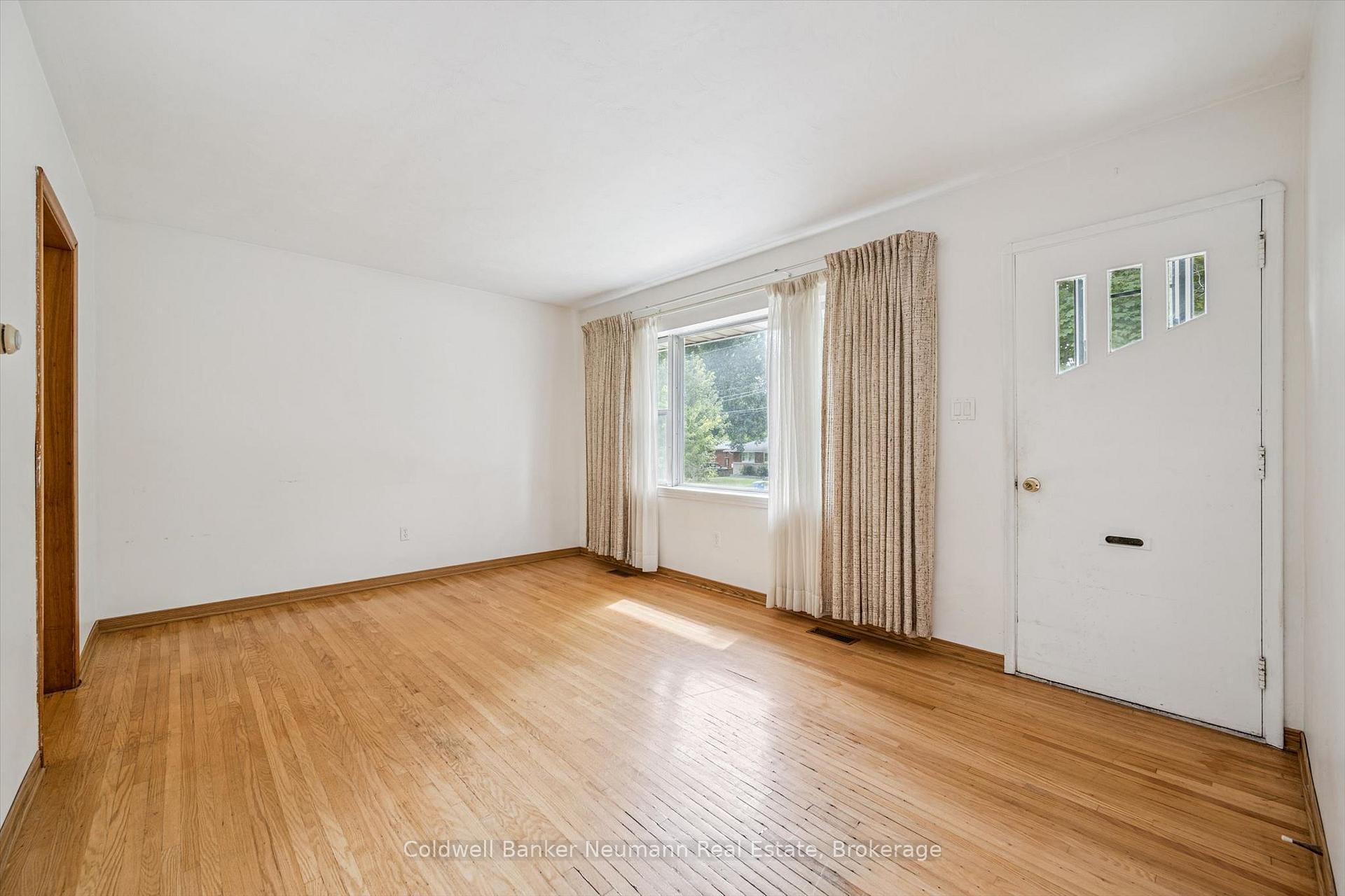 Photo 7 of 73 Knightswood Boulevard, Guelph, Riverside Park — HOMEH
