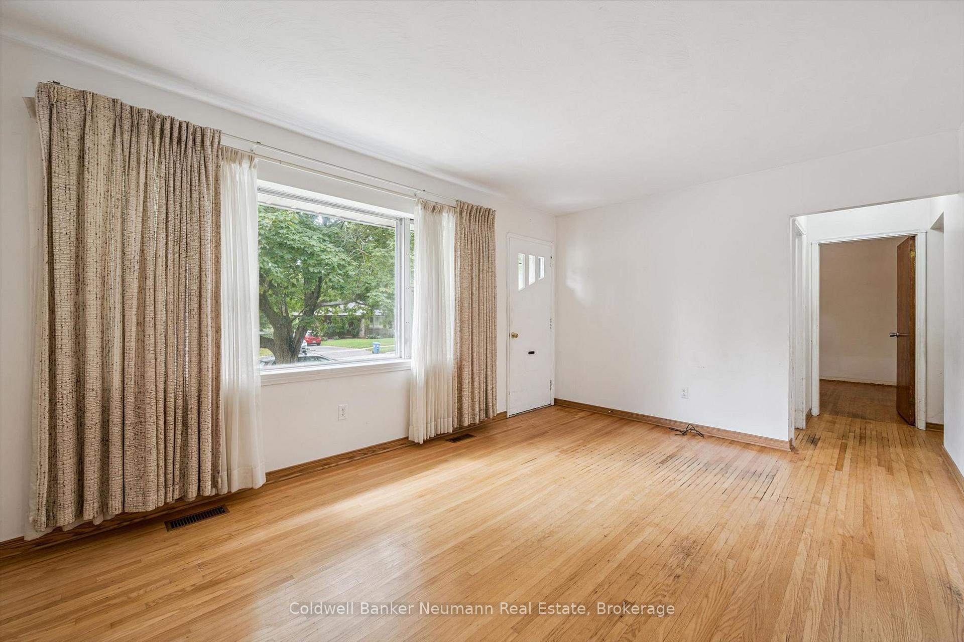 Photo 9 of 73 Knightswood Boulevard, Guelph, Riverside Park — HOMEH