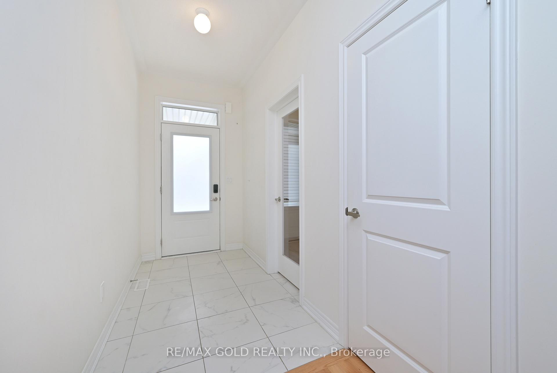 Photo 3 of 1345 Davis Loop, Innisfil, Lefroy — HOMEH