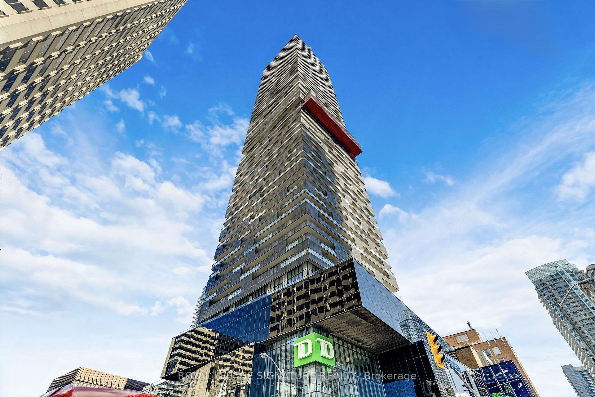 Photo 11 of Unit 5009, 8 Eglinton Avenue E, Toronto, Mount Pleasant West — HOMEH