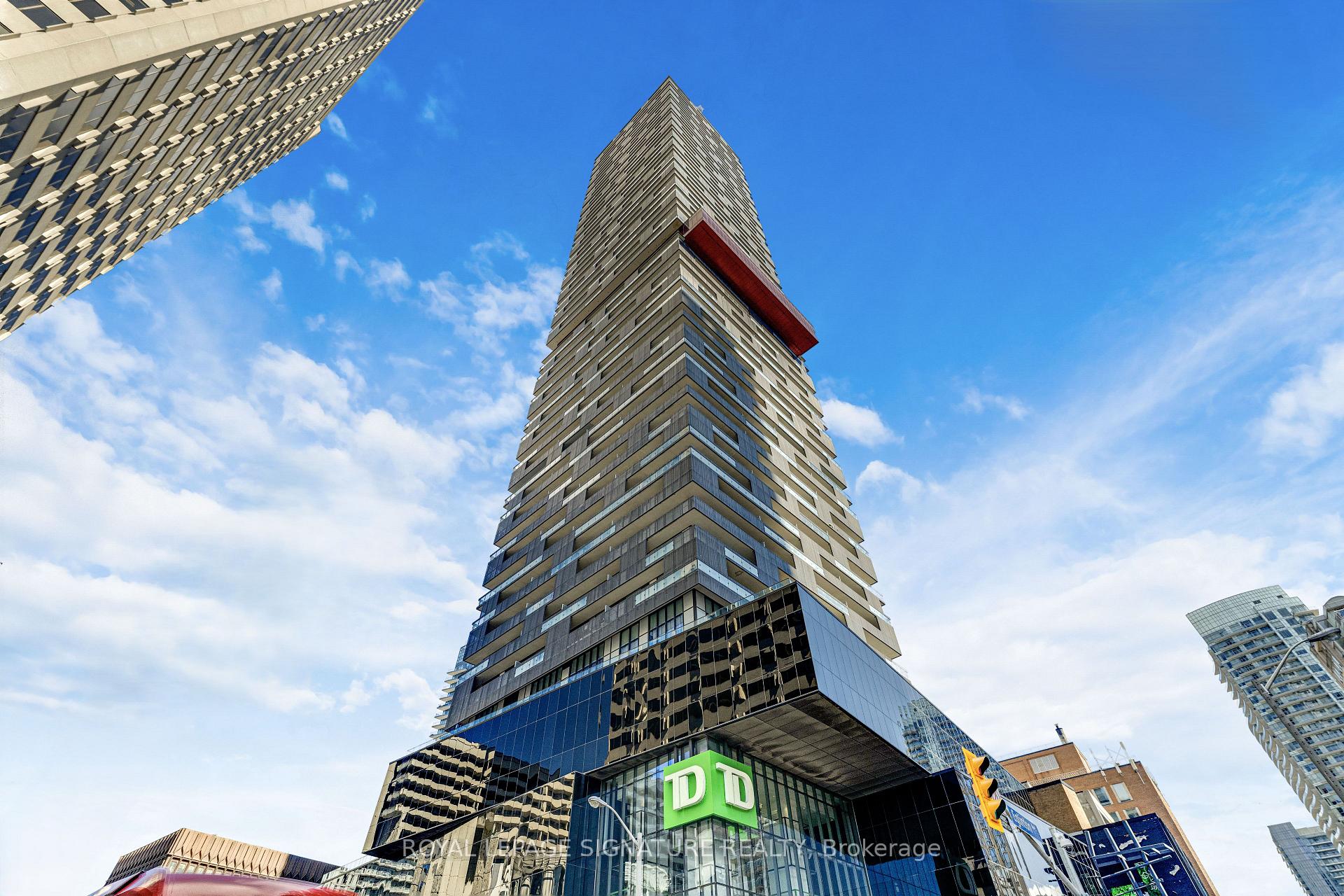 Photo 2 of Unit 5009, 8 Eglinton Avenue E, Toronto, Mount Pleasant West — HOMEH
