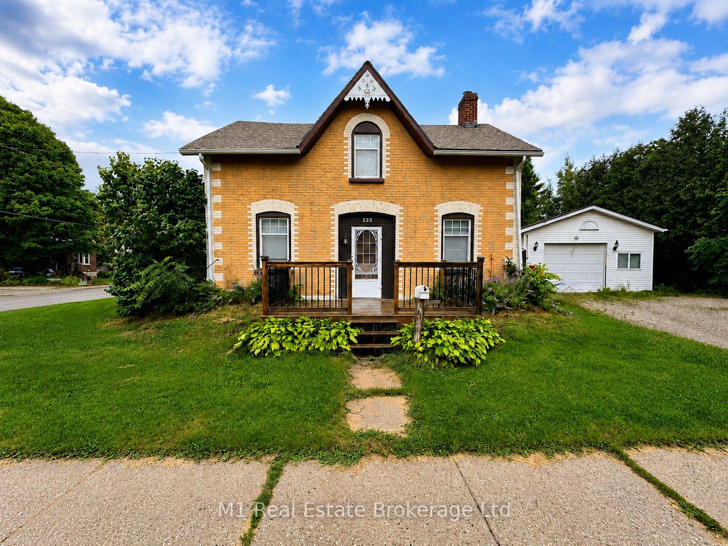 Photo of 223 St. George Street E