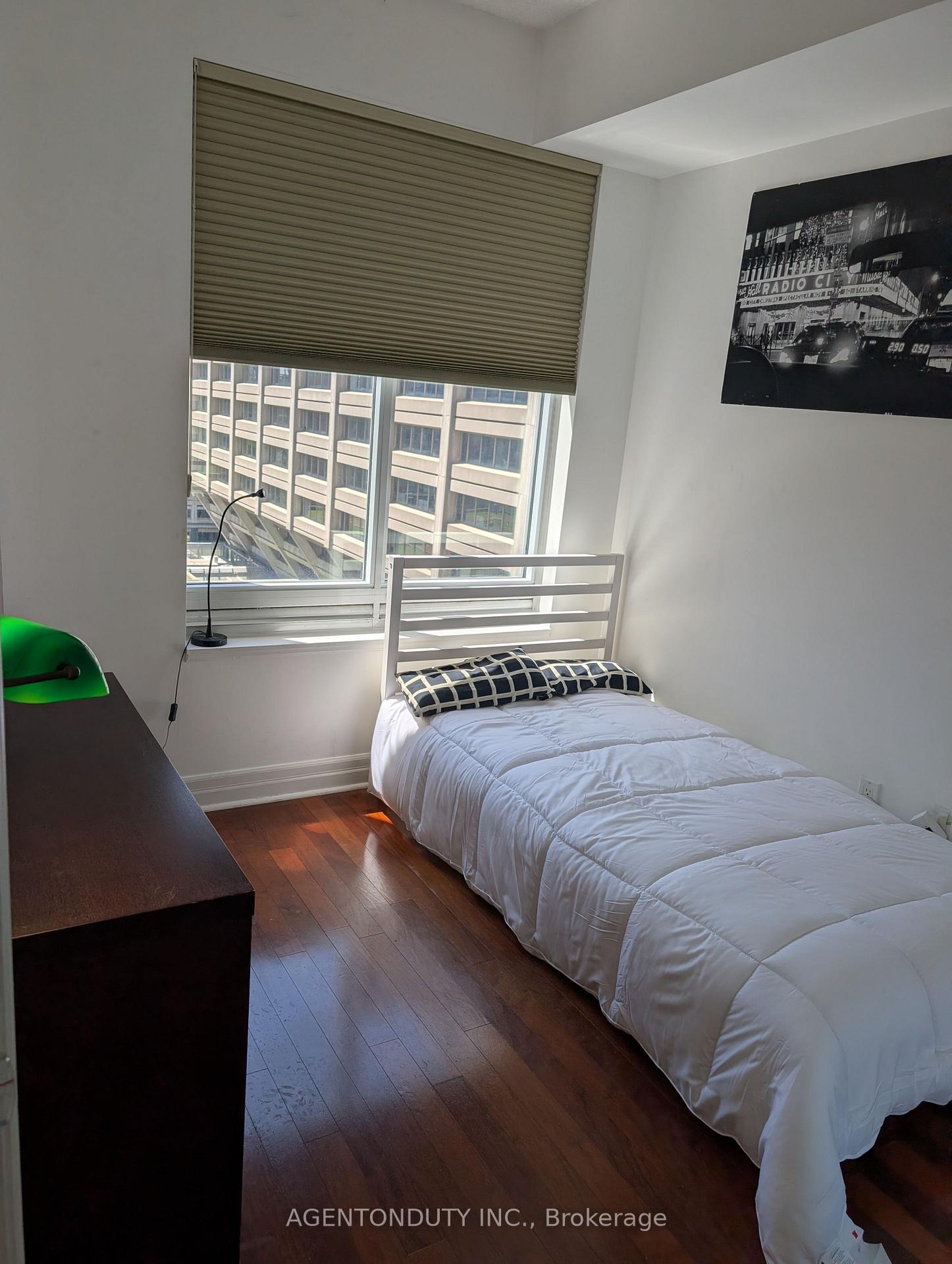 Photo 5 of Unit 1009, 35 Balmuto Street, Toronto, Bay Street Corridor — HOMEH